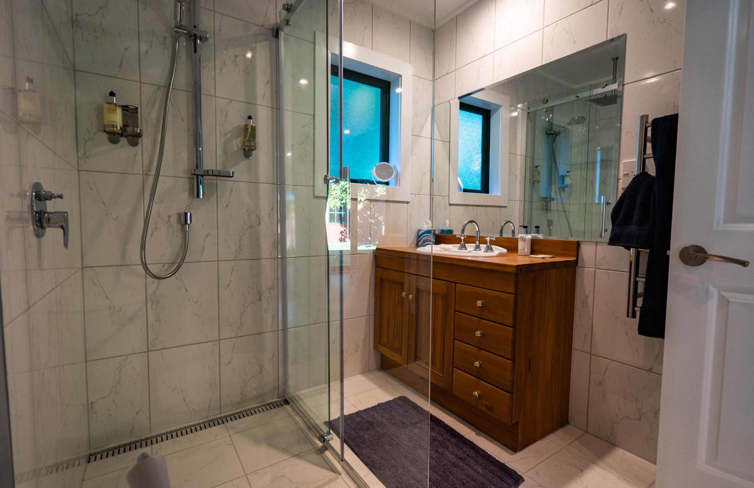Deluxe King Room - Photo 1