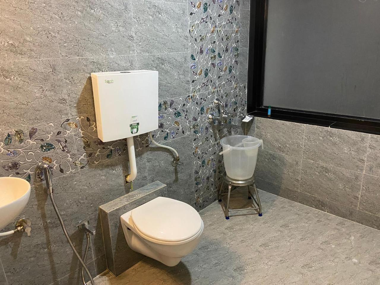 Premium Room with Balcony(India National Only) - Photo 13
