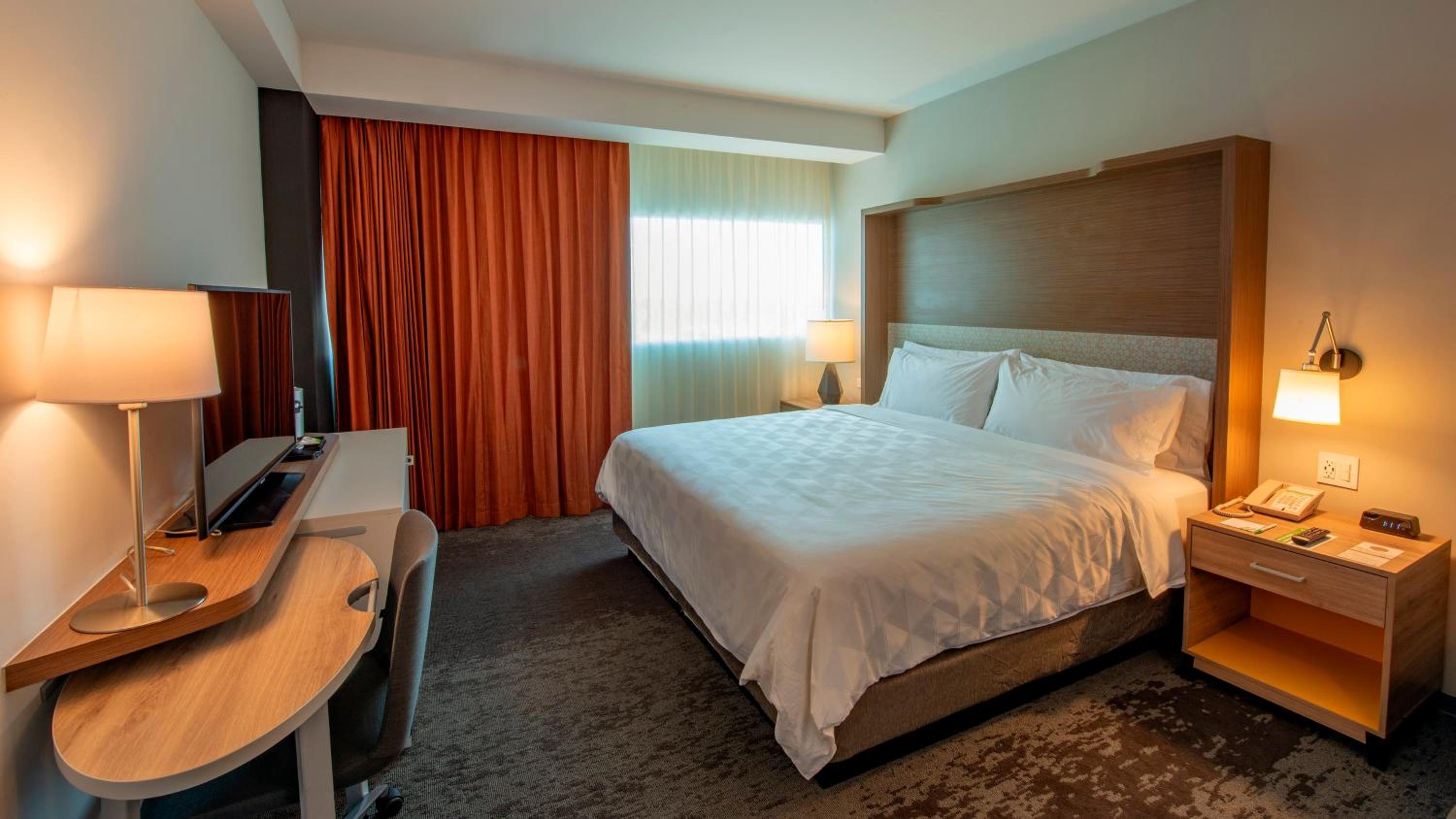 Standard King Room - Photo 3