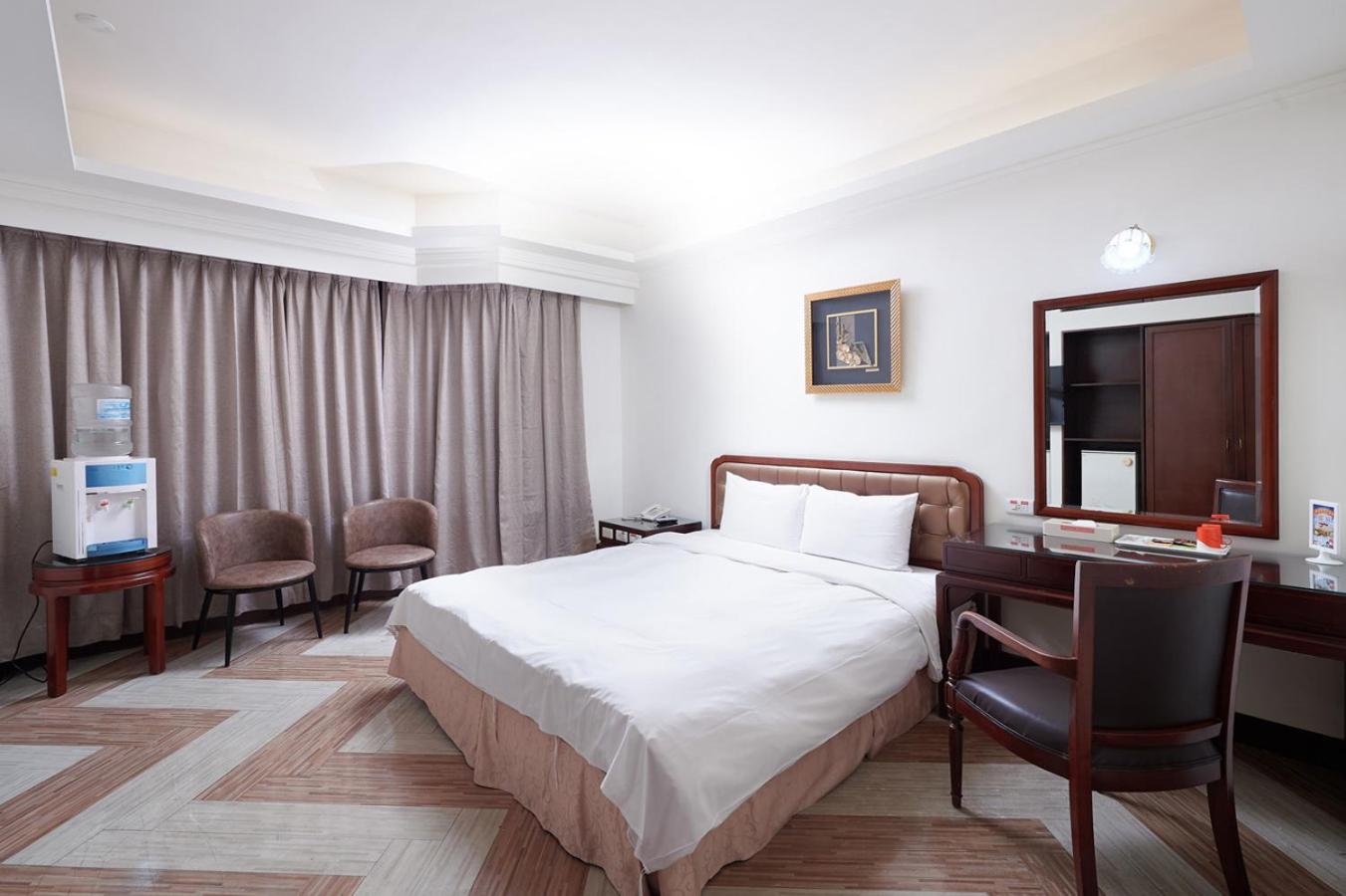 Queen Room photo 3