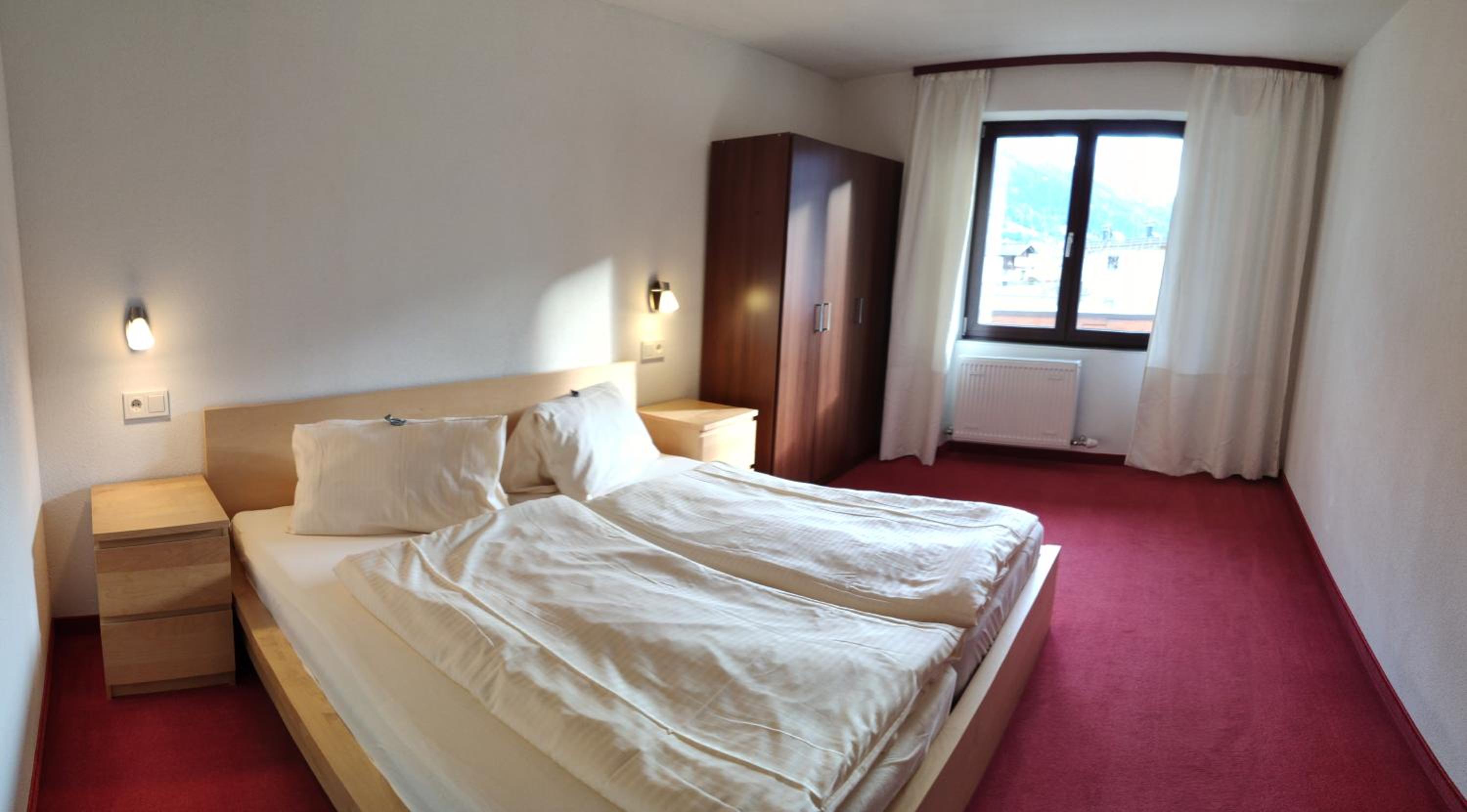 One-Bedroom Apartment with Balcony photo 1