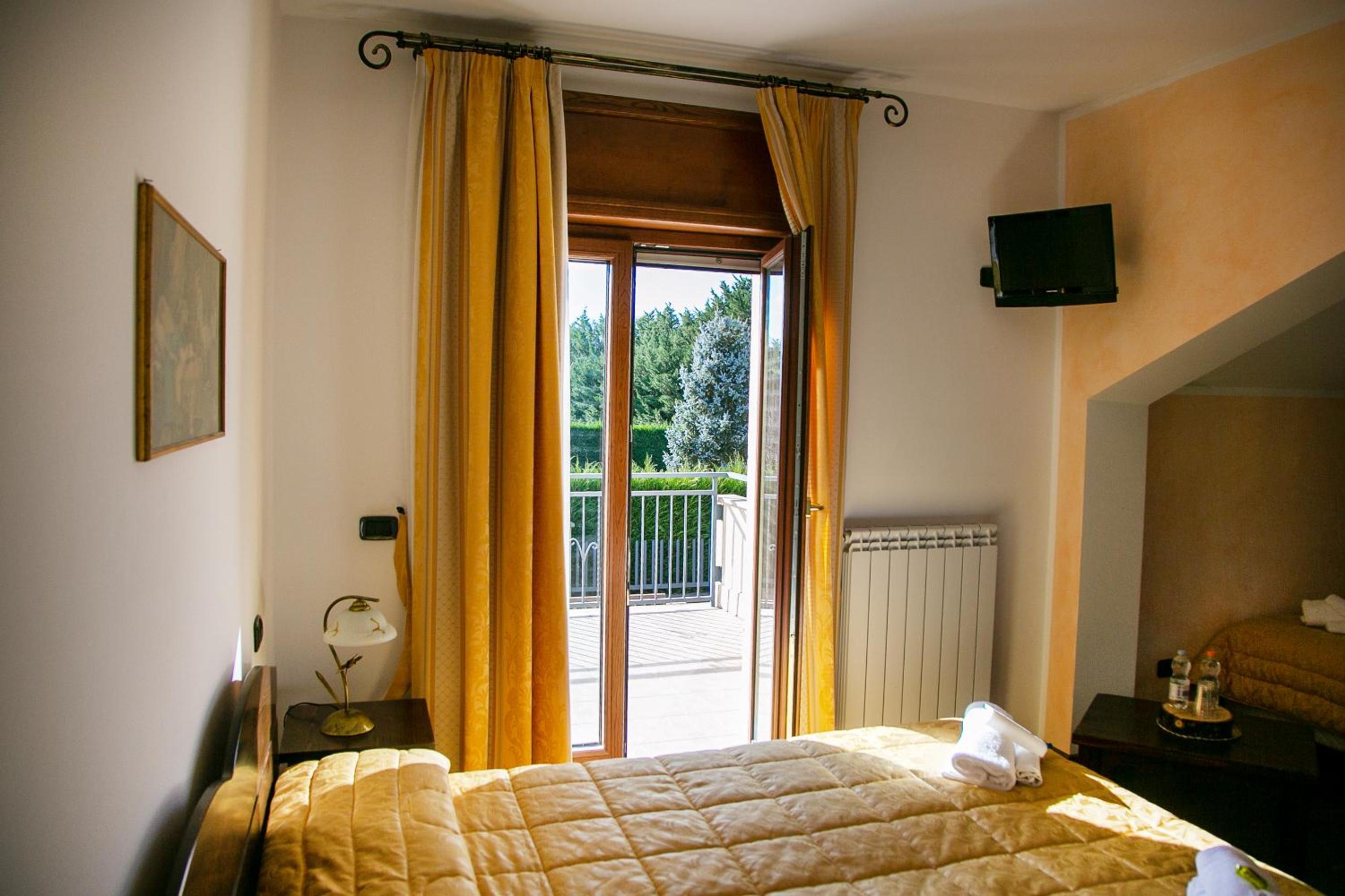 Quadruple Room with Terrace - Photo 1