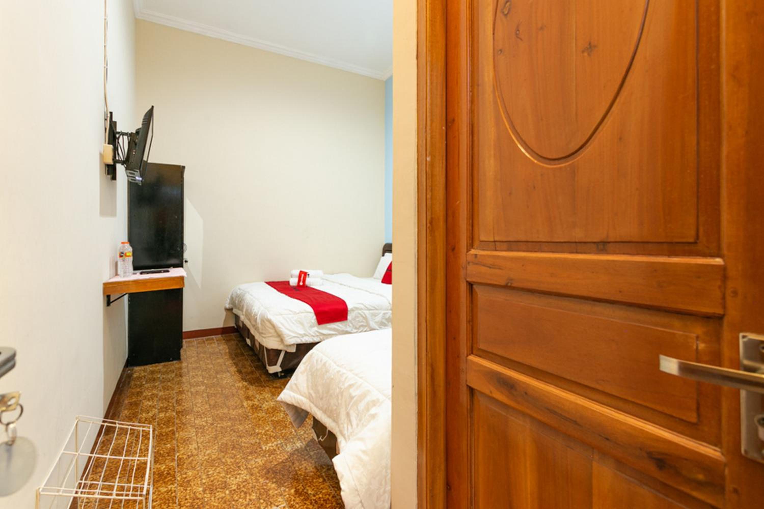 Twin Room - Photo 2
