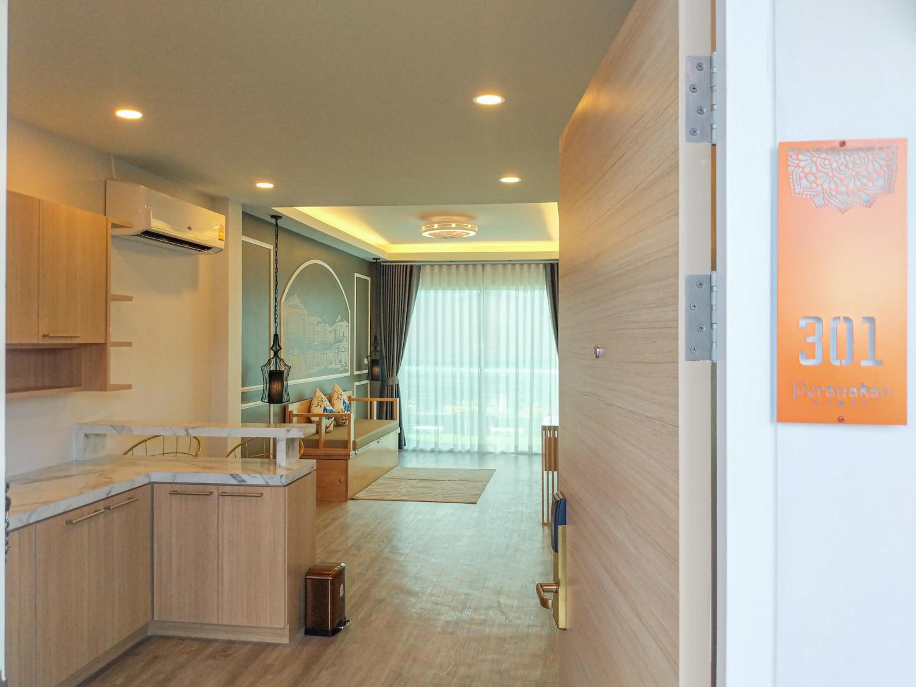 Executive Suite - Photo 30