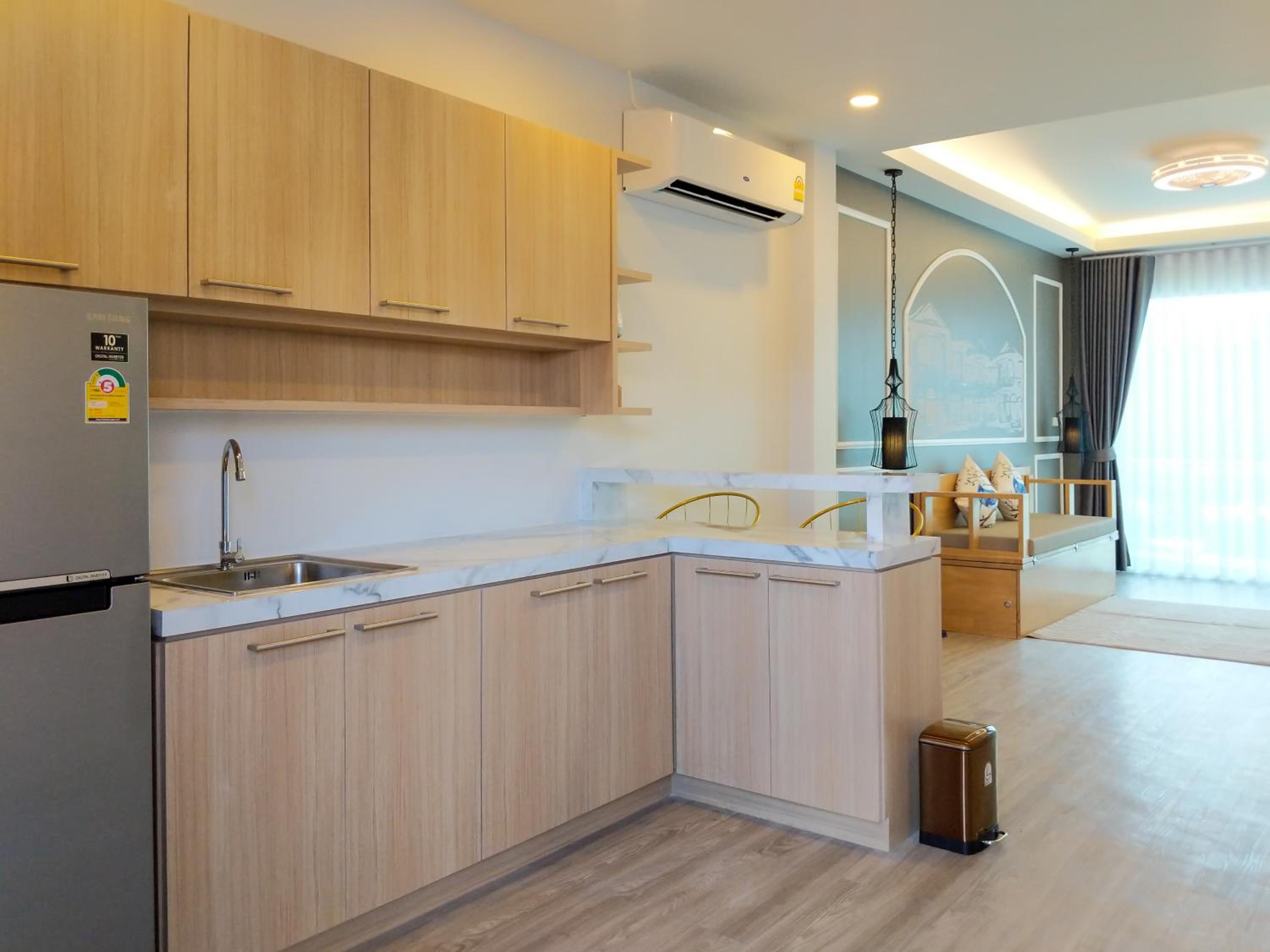 Executive Suite - Photo 32