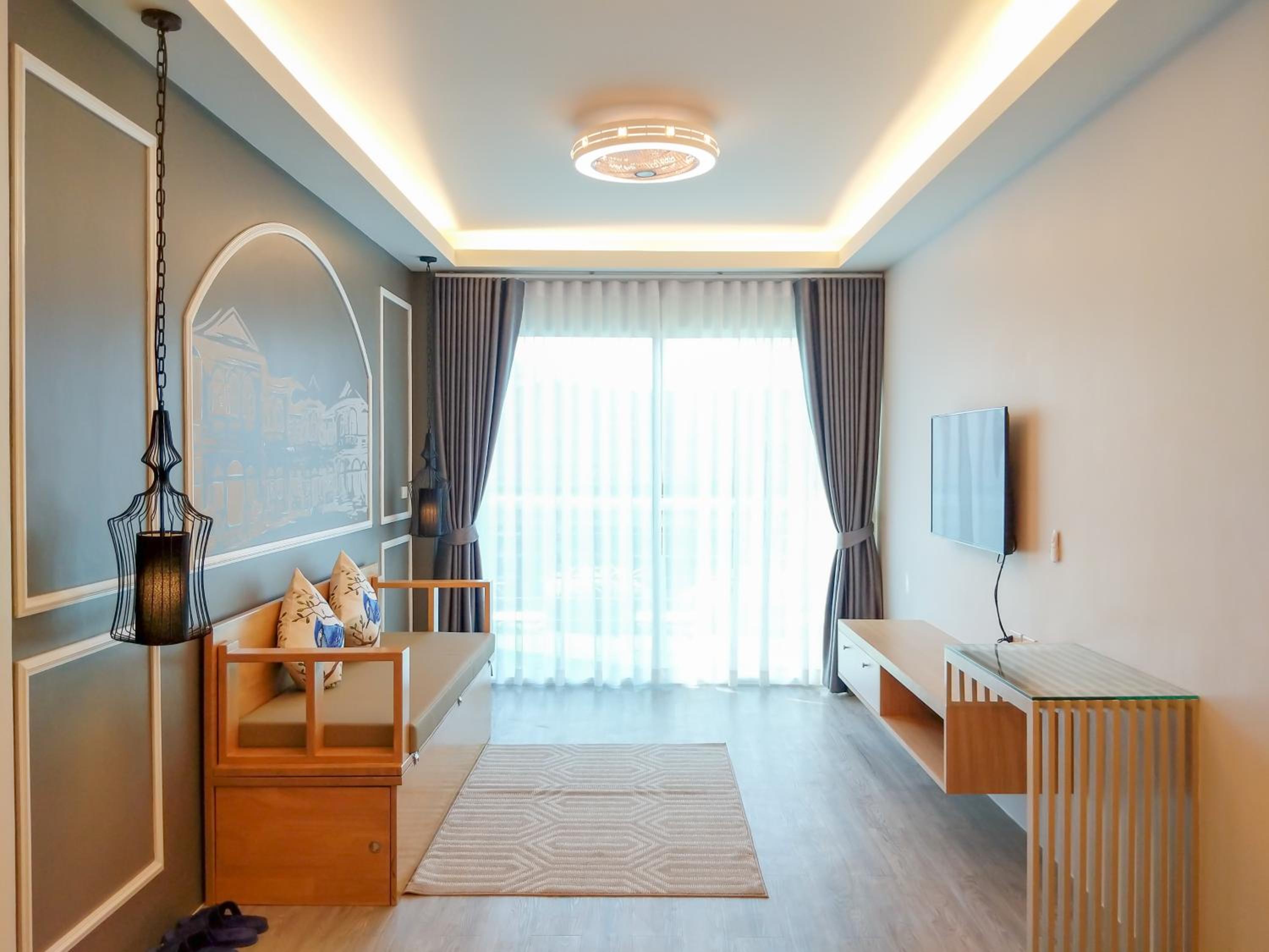 Executive Suite - Photo 25