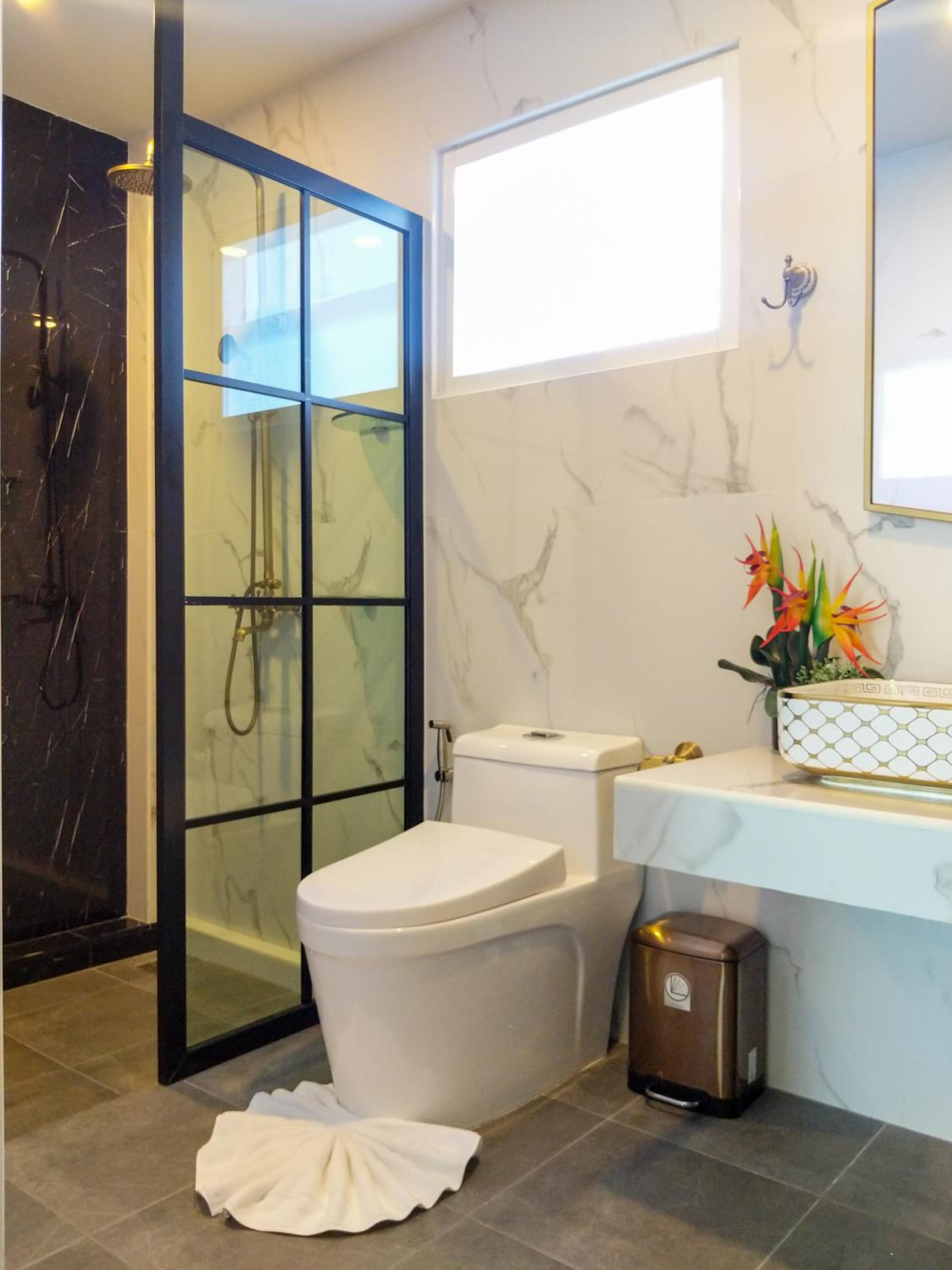 Executive Suite - Photo 27