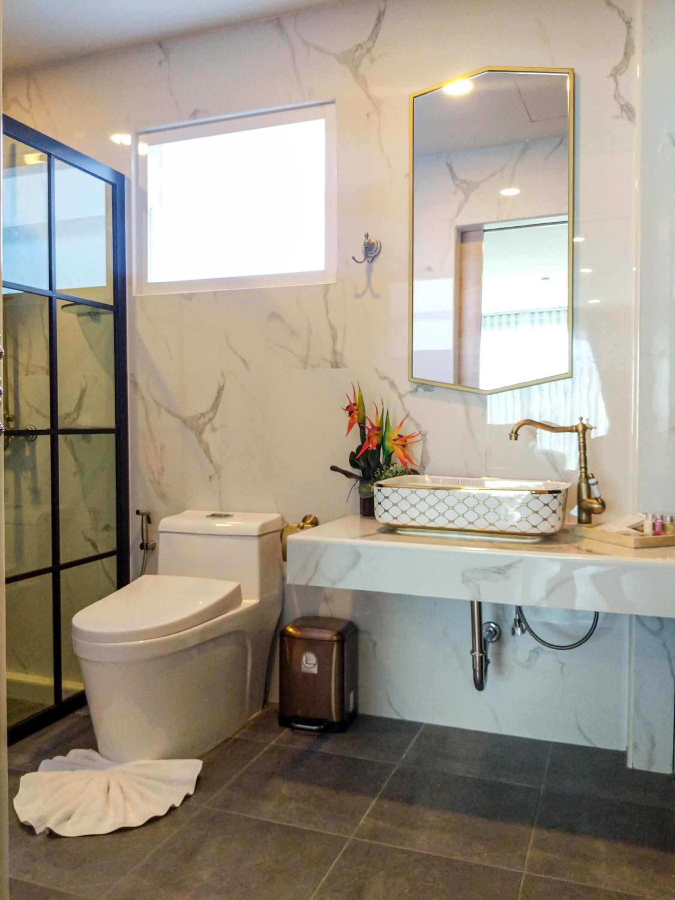 Executive Suite - Photo 26
