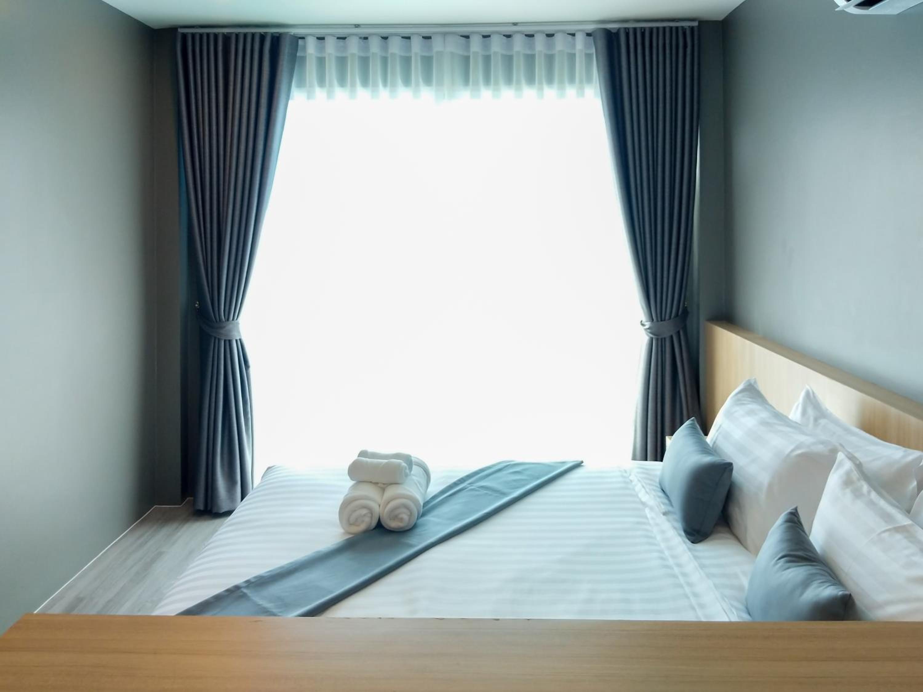 Executive Suite - Photo 23