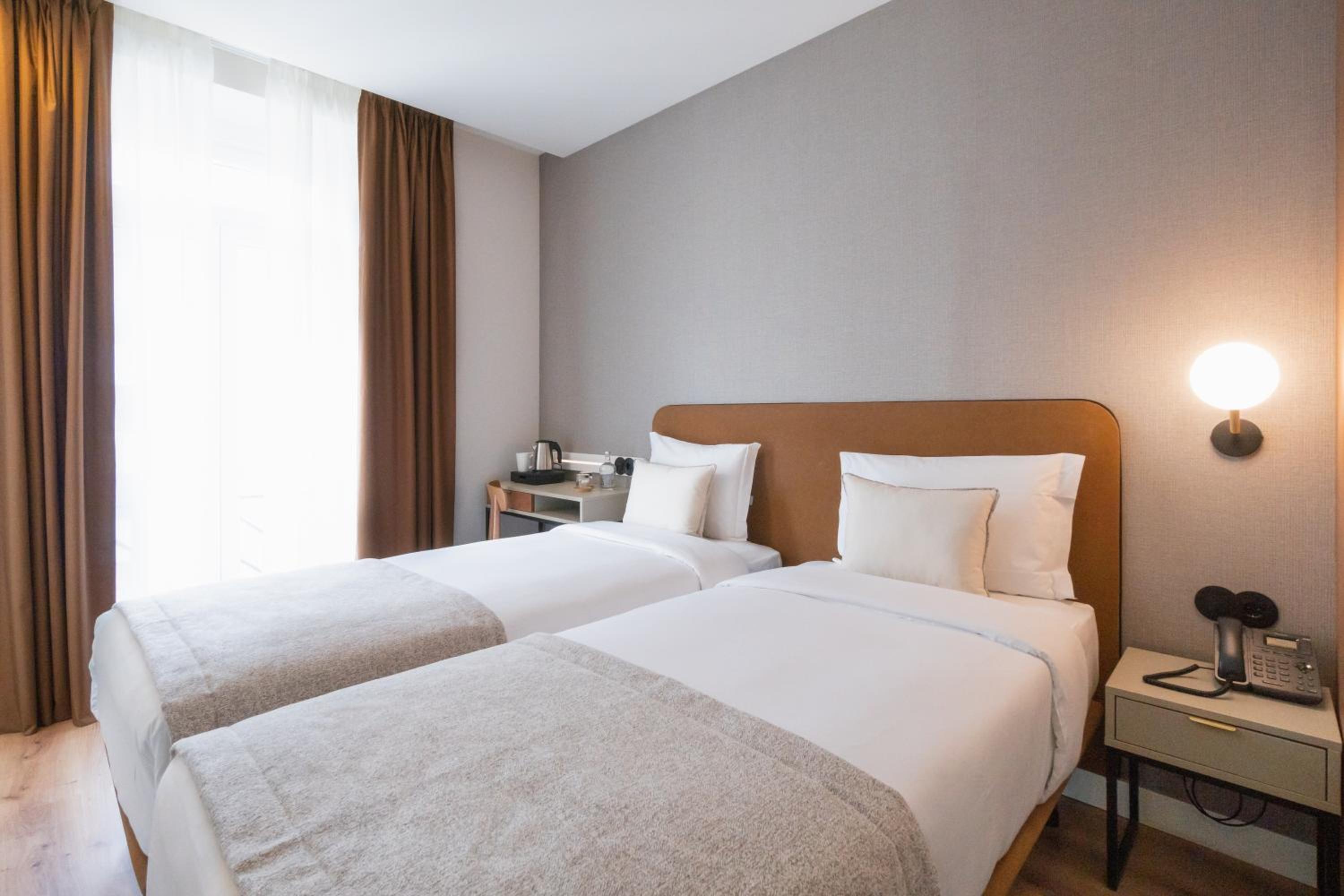Classic Room with Street View photo 2