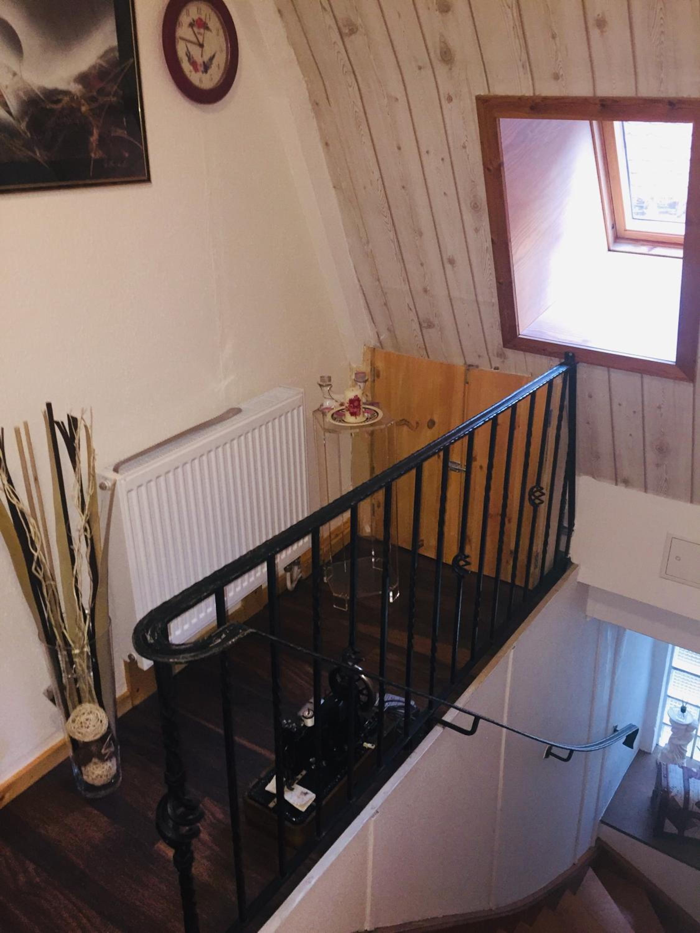 Apartment with Mountain View - Photo 9