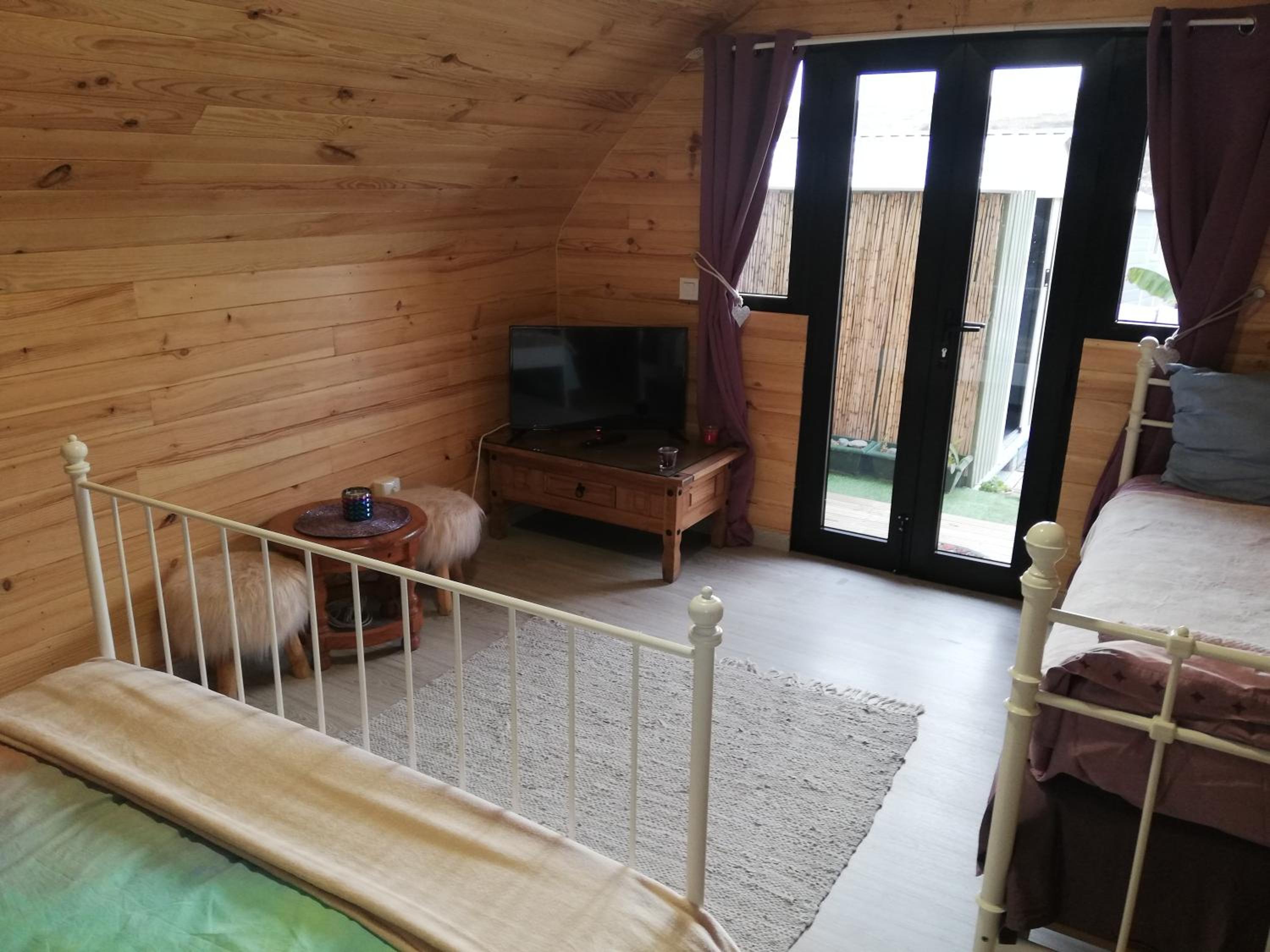 Deluxe Double Room (2 Adults + 1 Child) - Photo 9