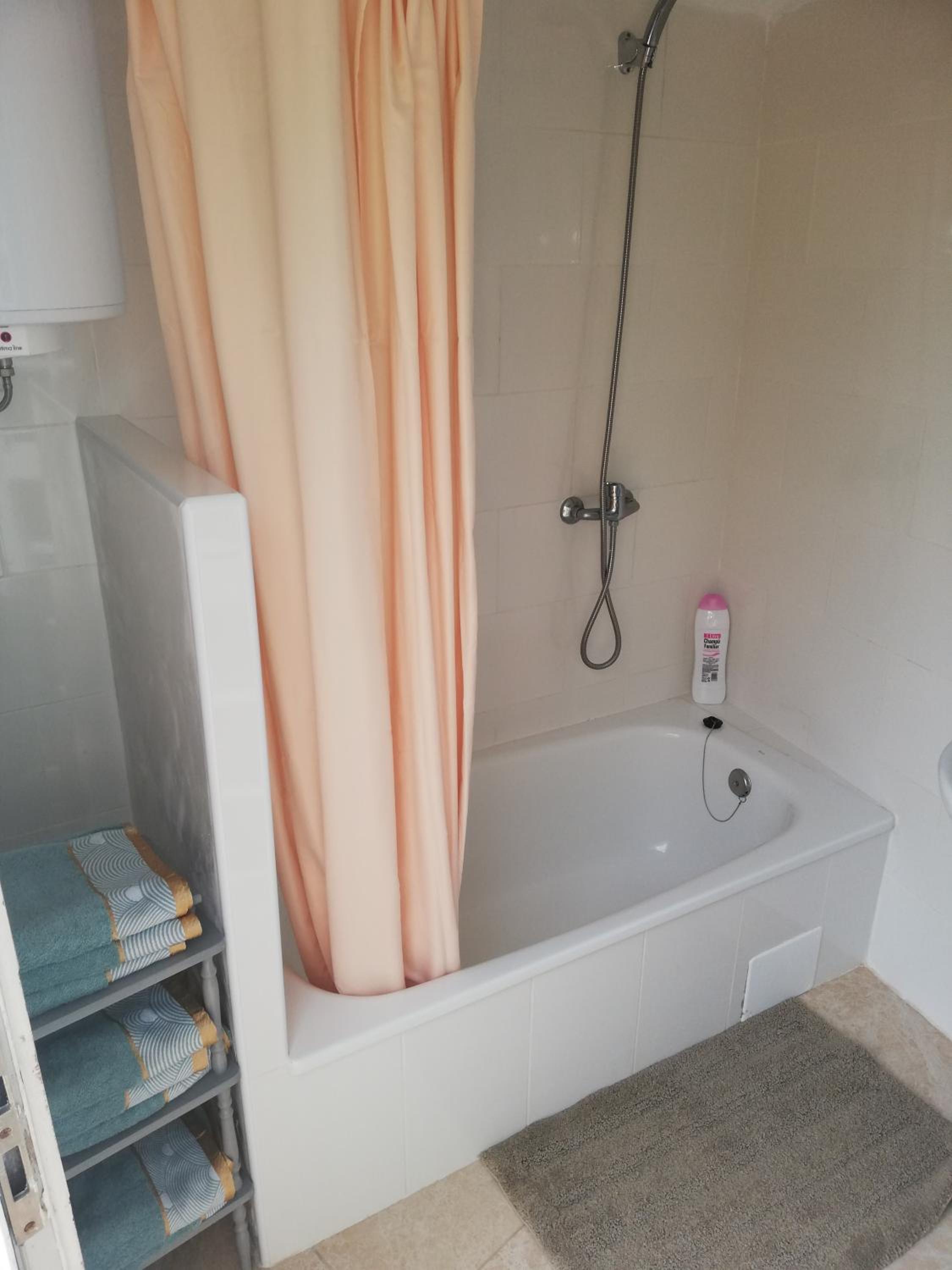 Deluxe Double Room (2 Adults + 1 Child) - Photo 16
