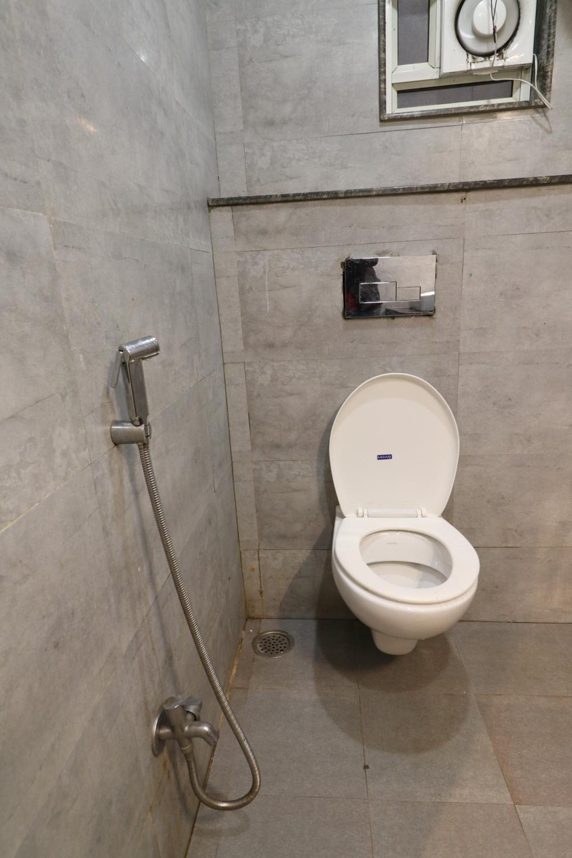 Deluxe Room (2 Adults + 1 Child) - Photo 13