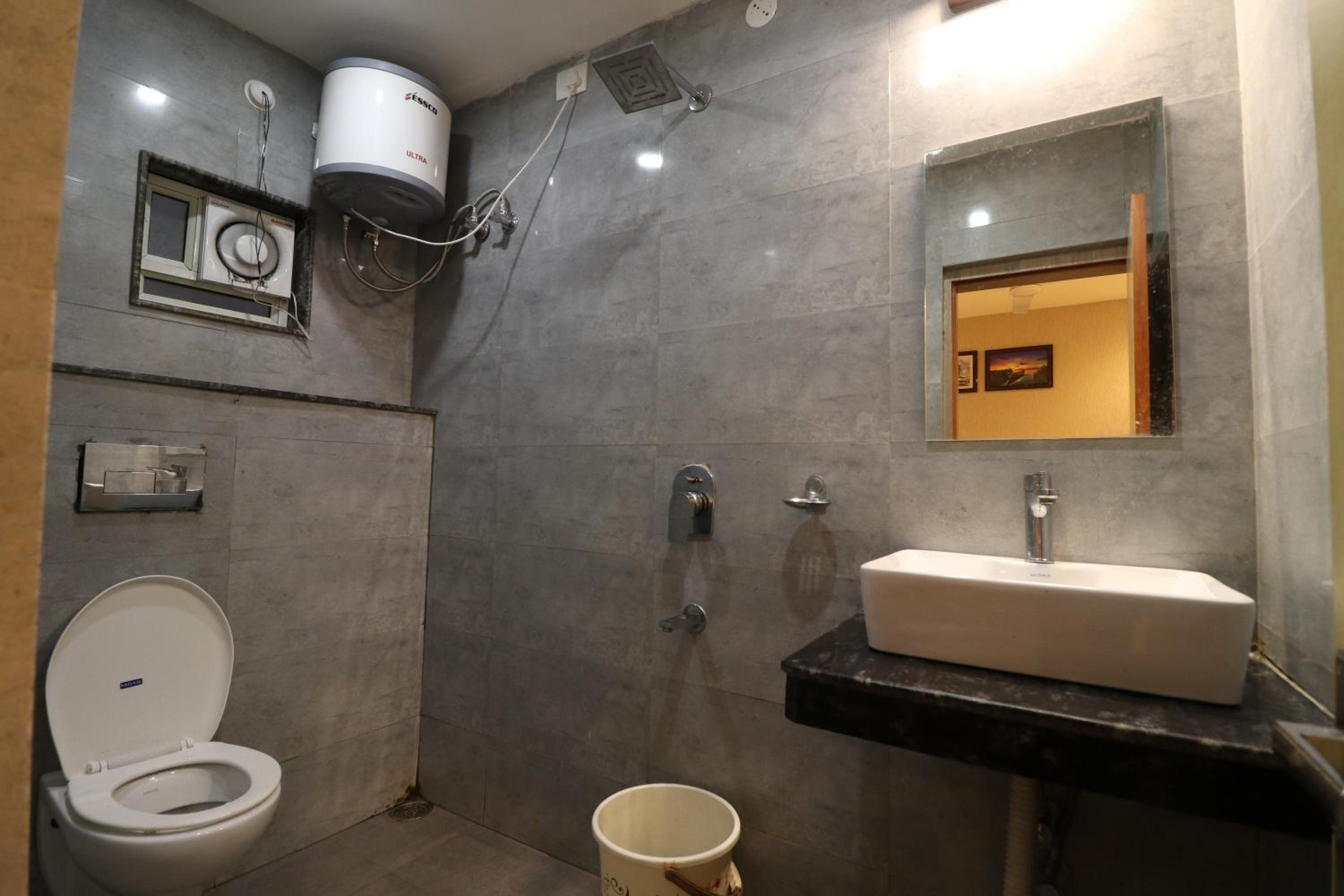 Deluxe Room (2 Adults + 1 Child) - Photo 12