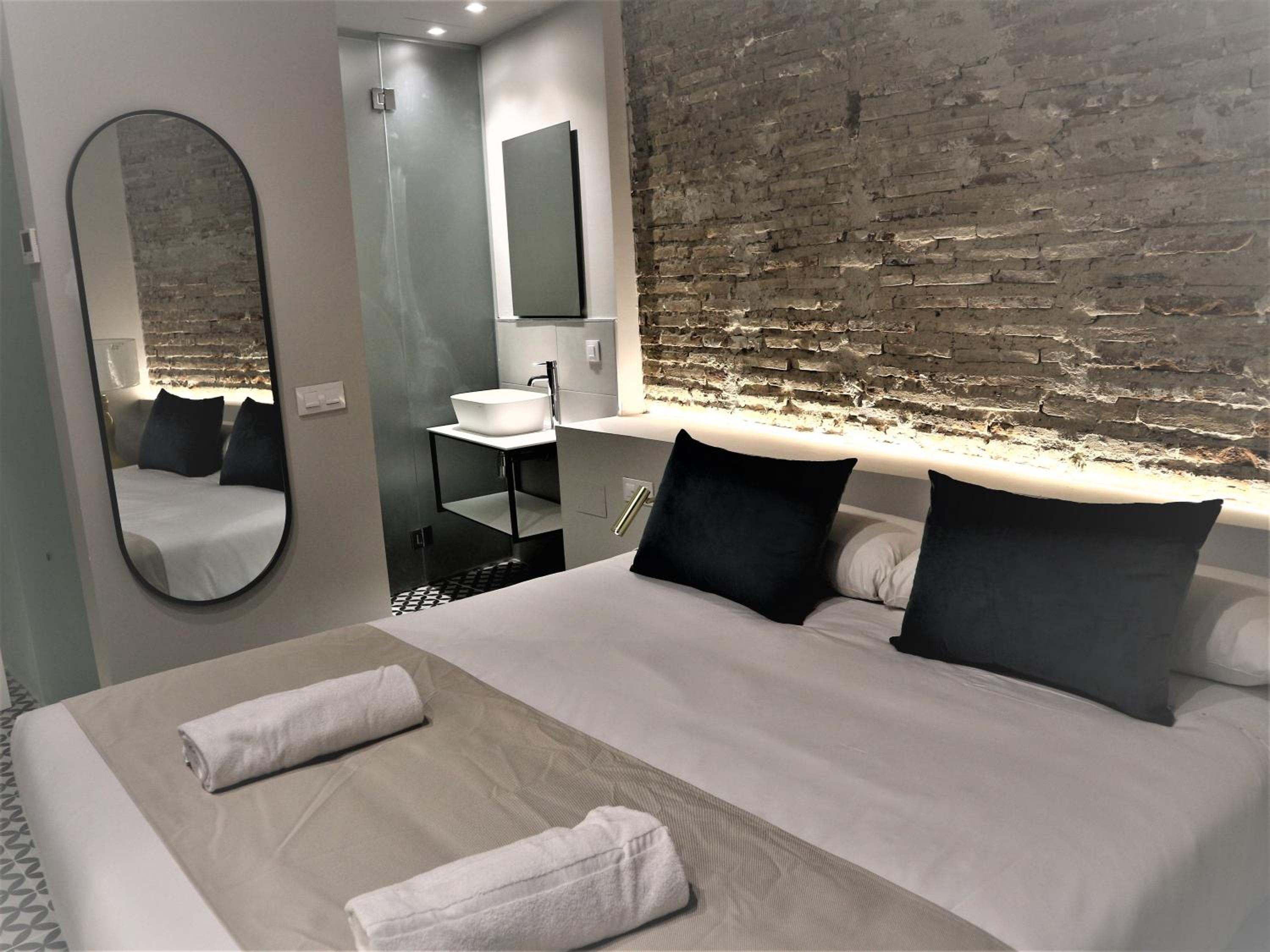 Double or Twin Room - Photo 3