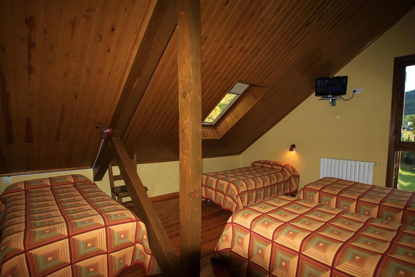 Quadruple Hotel Room photo 3