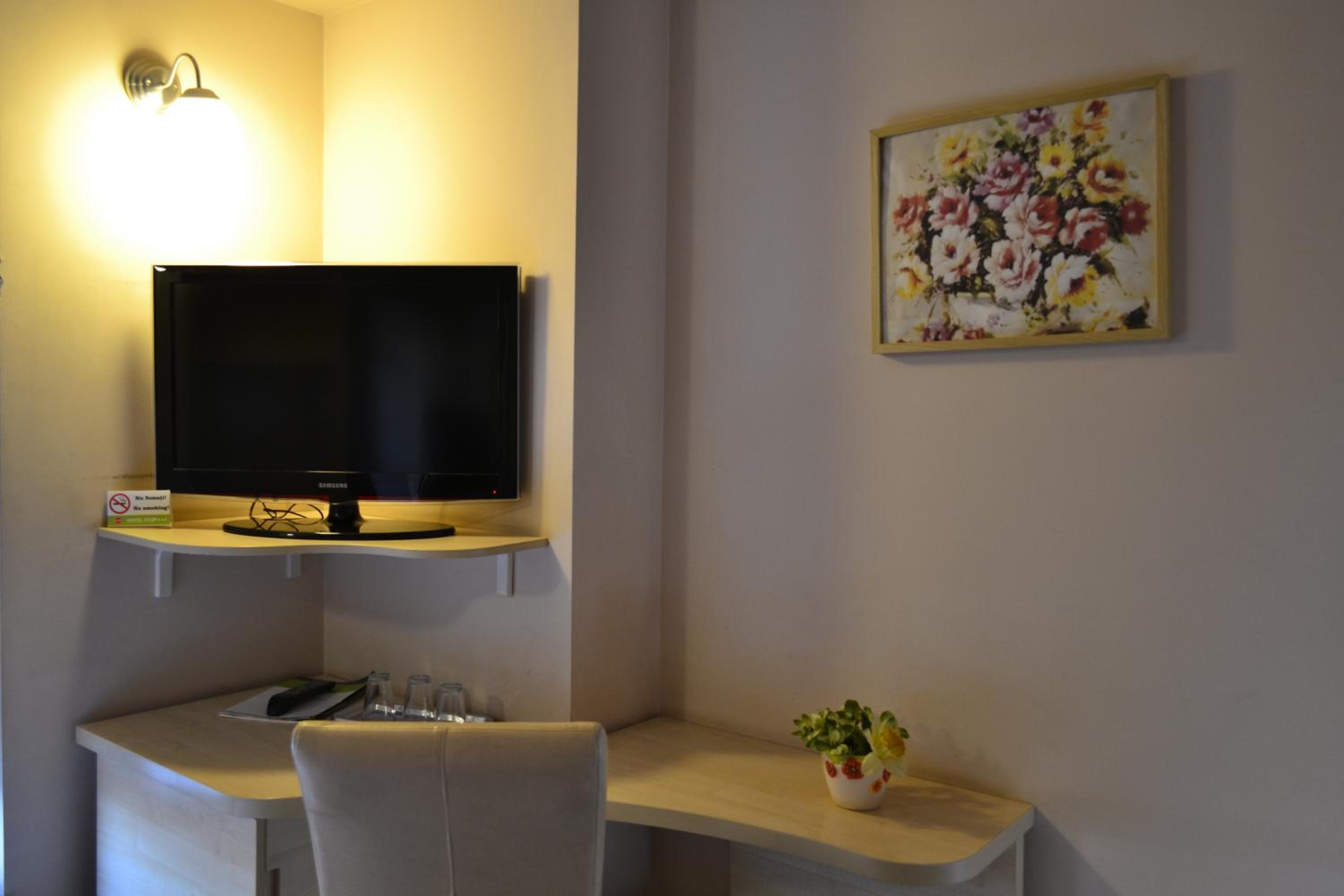 Economy Triple Room photo 1