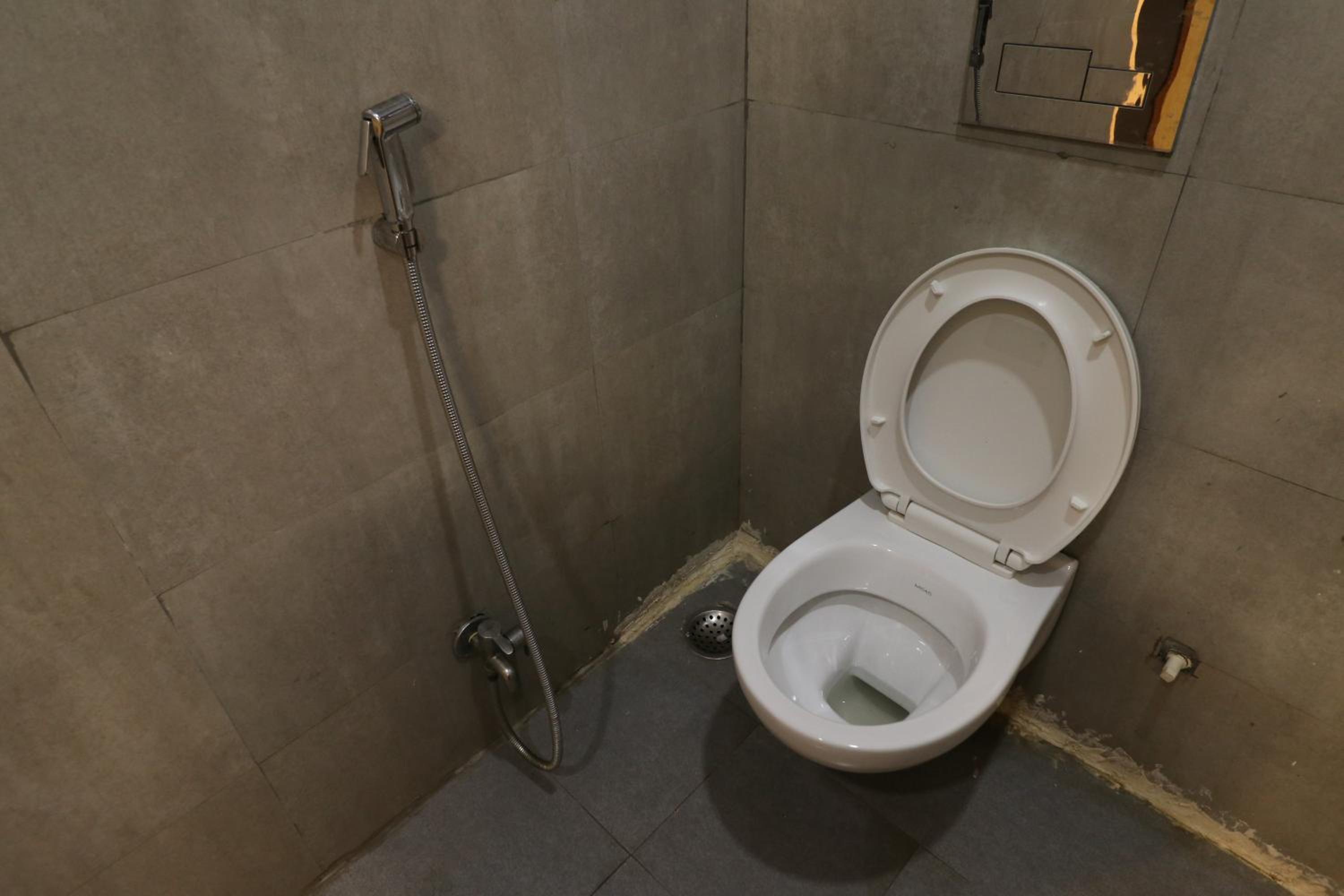 Deluxe Room (2 Adults + 1 Child) - Photo 11