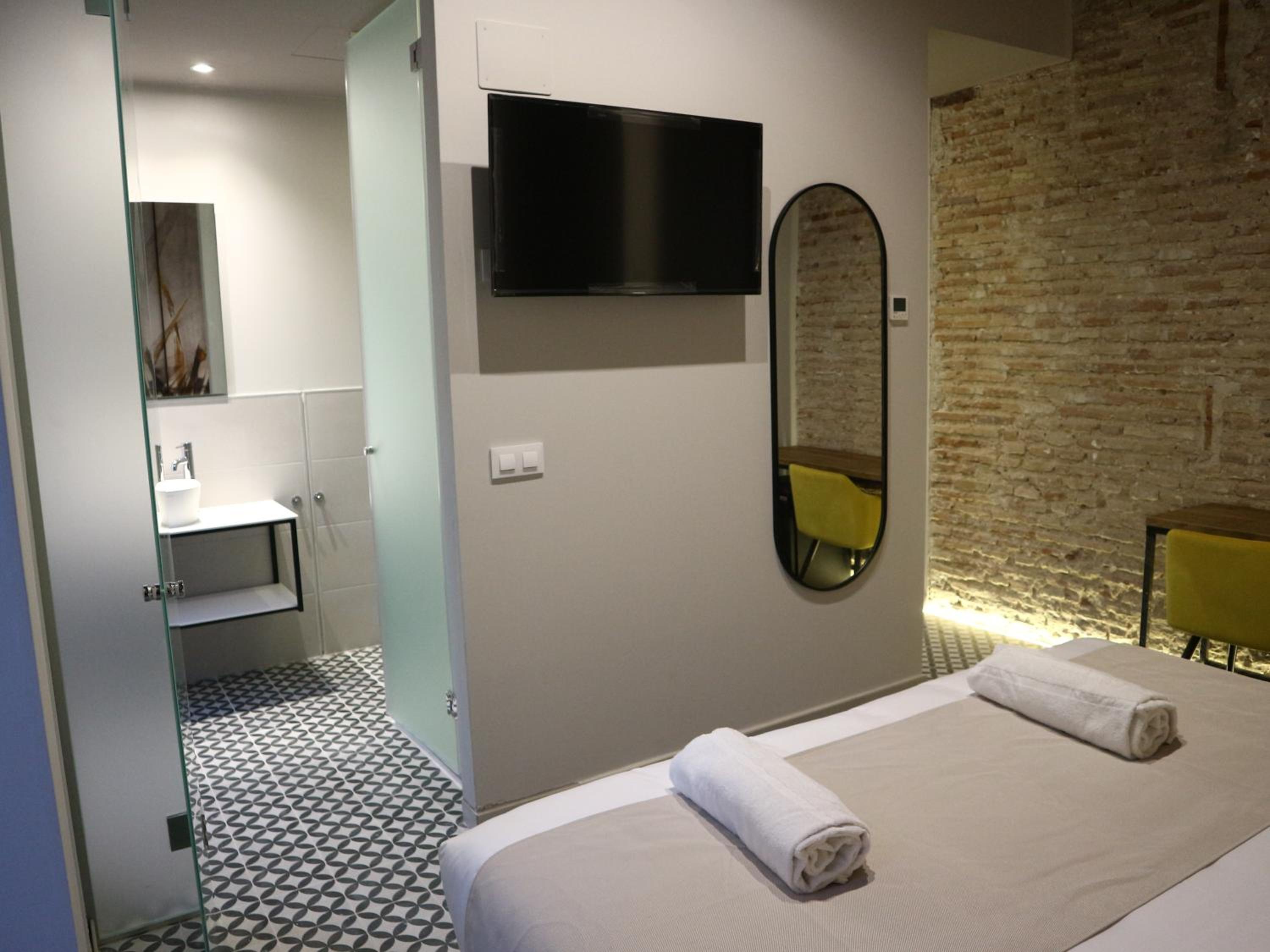 Superior Double or Twin Room - Photo 3