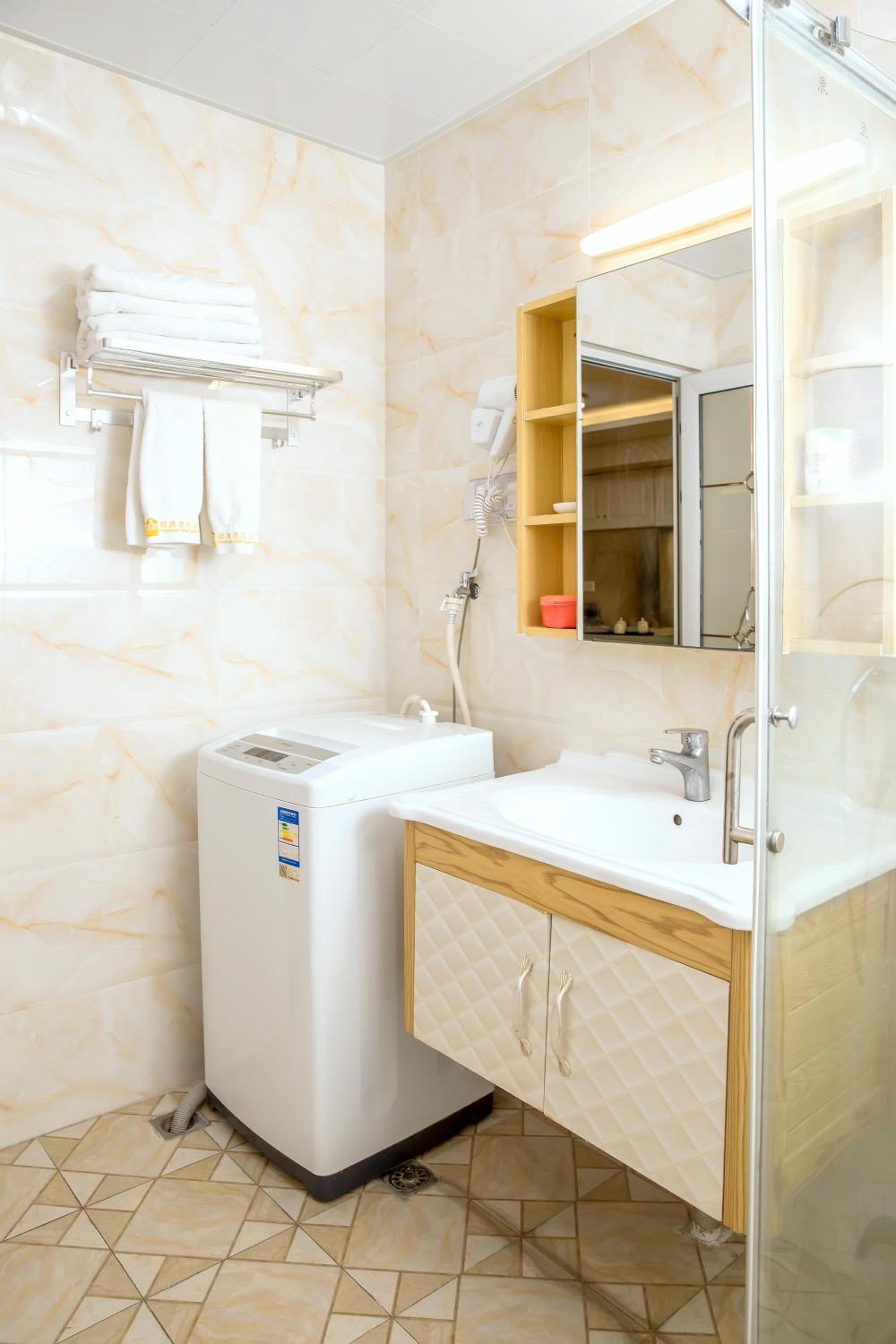 Superior Three-Bedroom Apartment - Photo 13