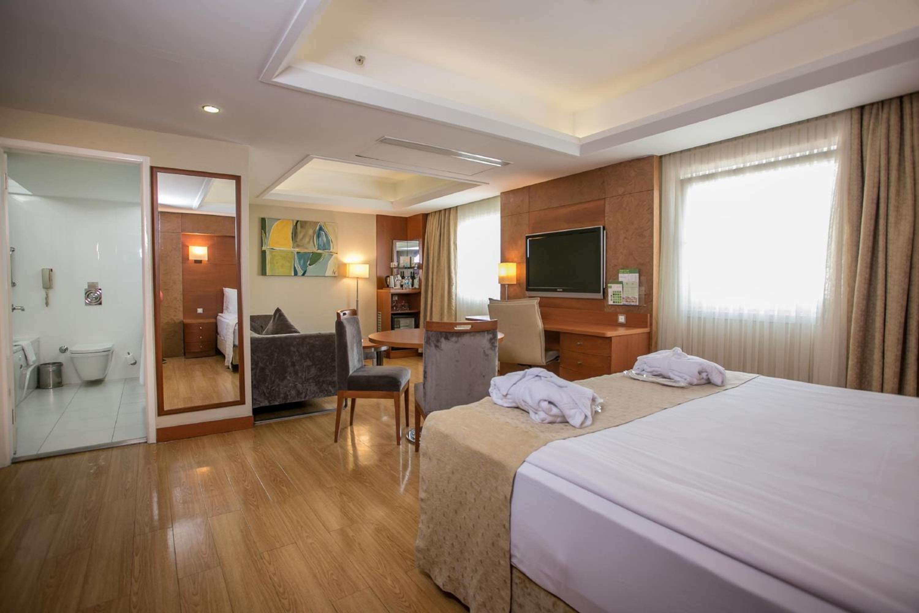 Executive Queen Suite photo 2