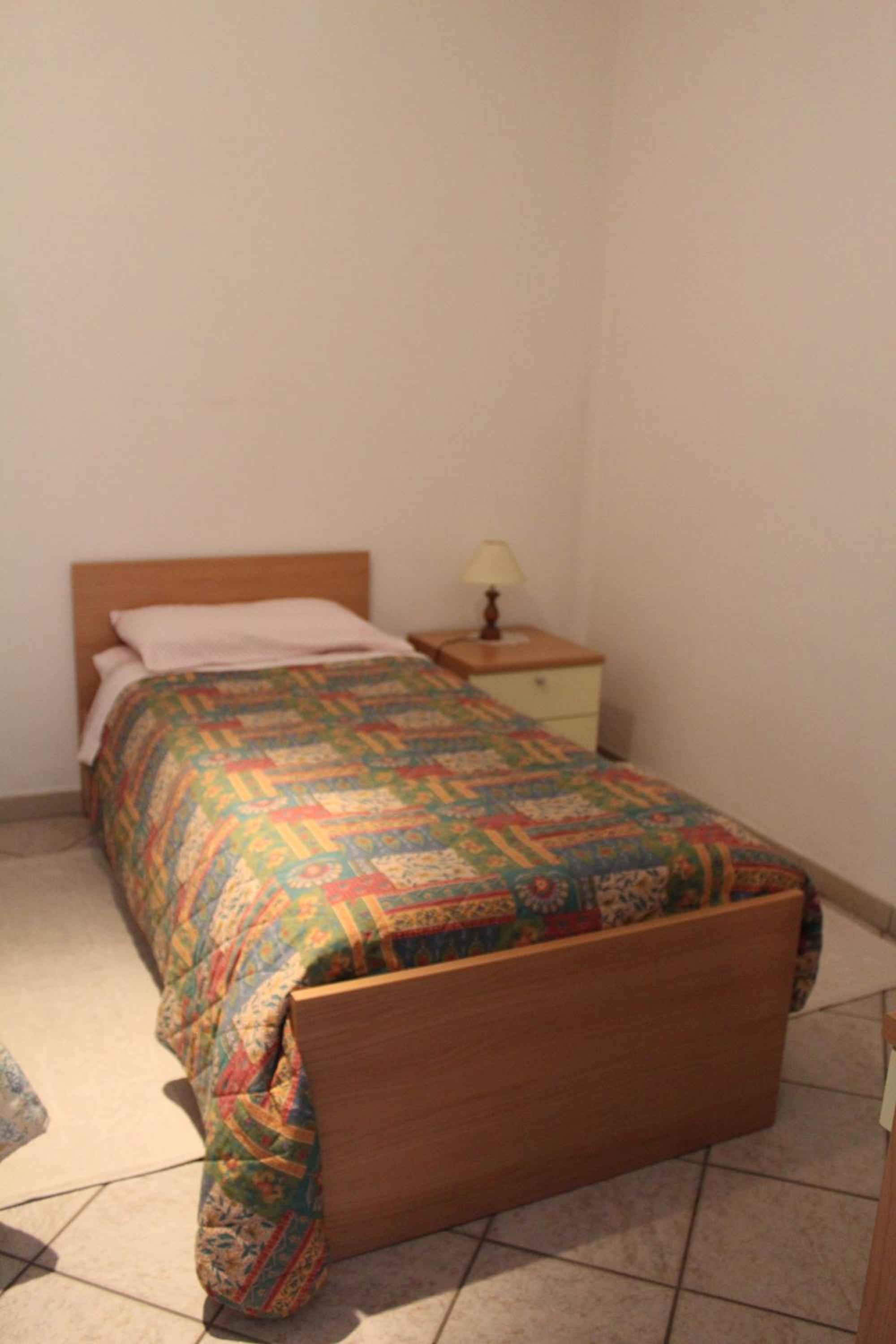 Single Room with Shared Bathroom photo 2