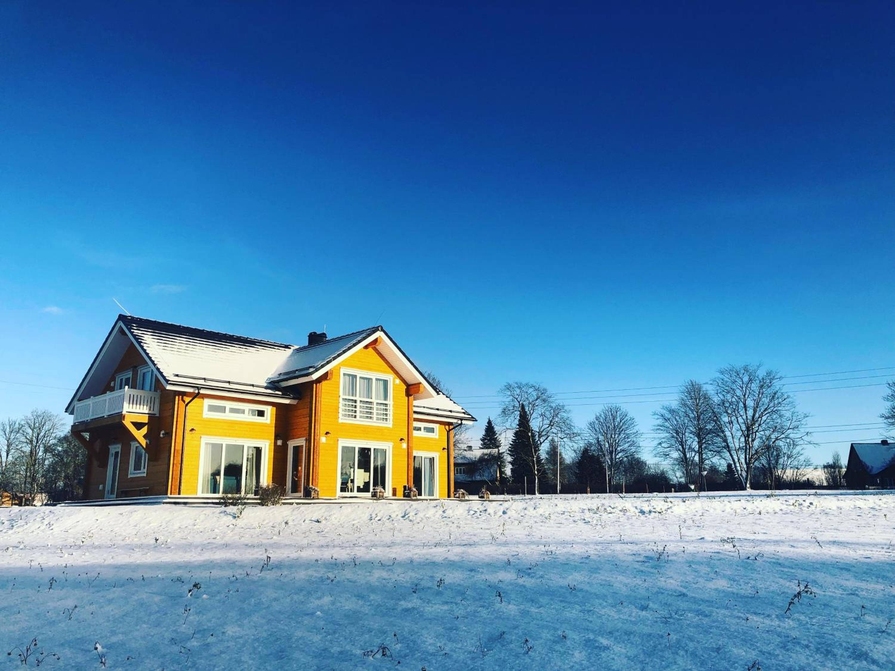 Five-Bedroom House - Photo 1