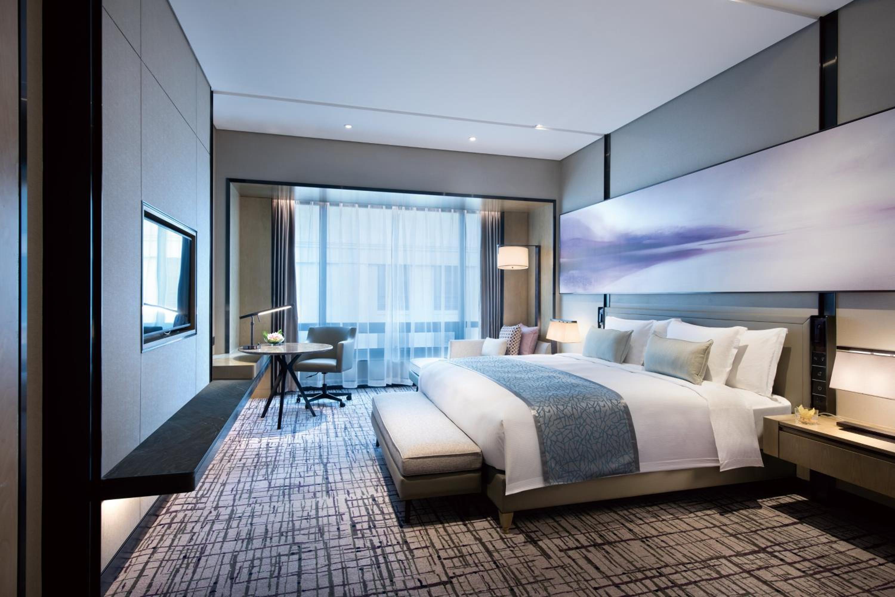 Standard King Room with Lounge Access