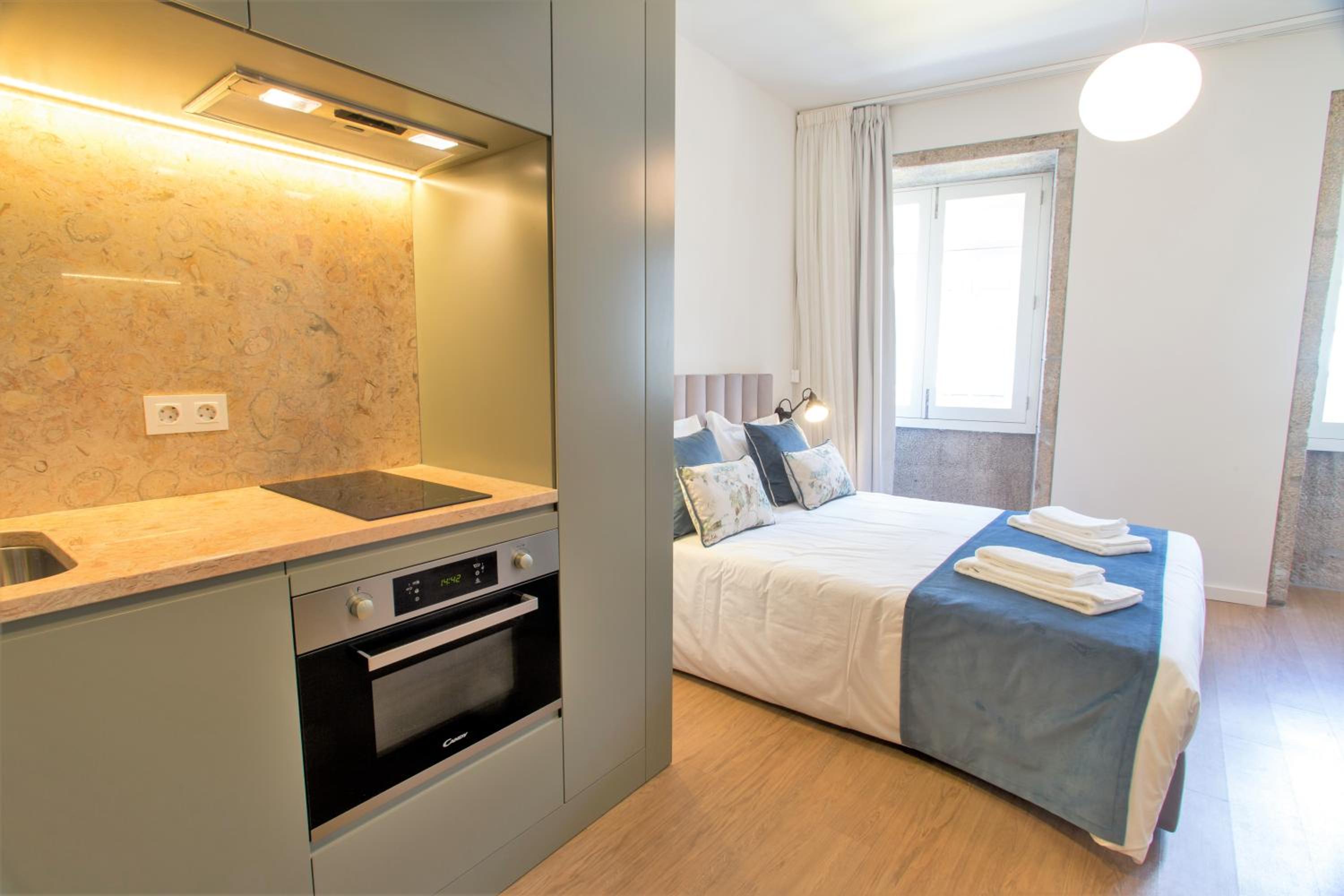 Studio Apartment - Photo 1