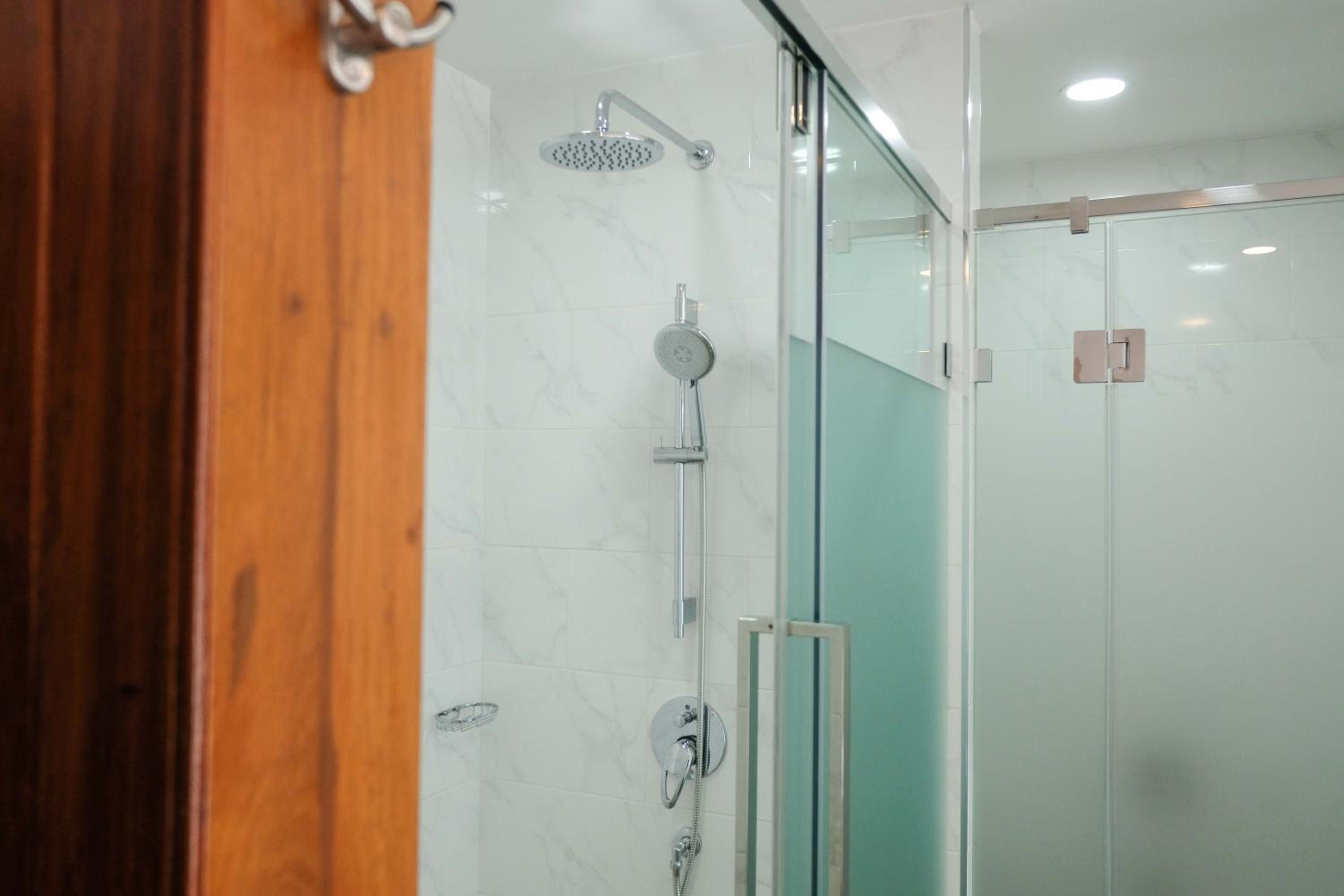 Deluxe Double or Twin Room - Photo 11