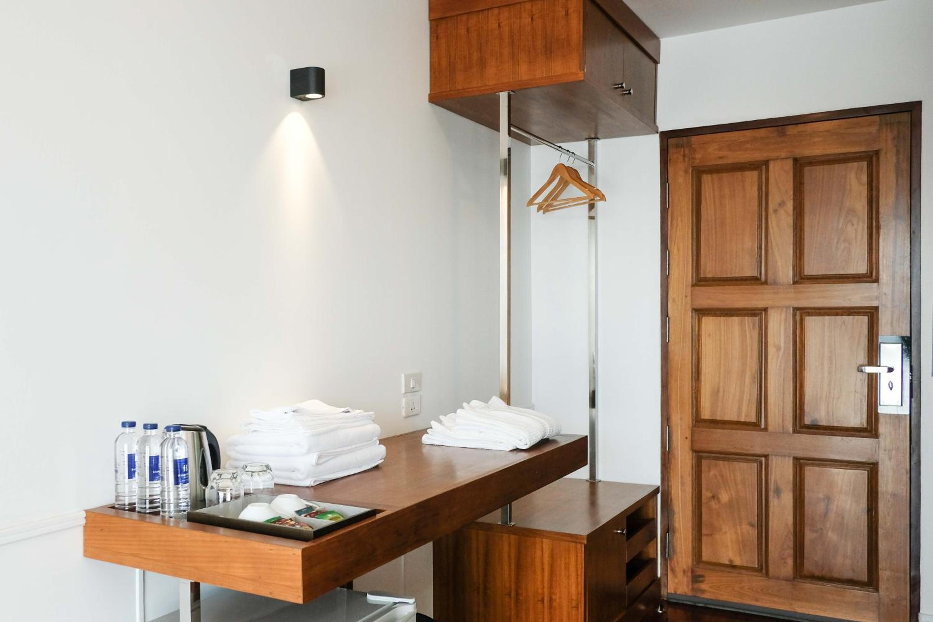 Deluxe Double or Twin Room - Photo 12