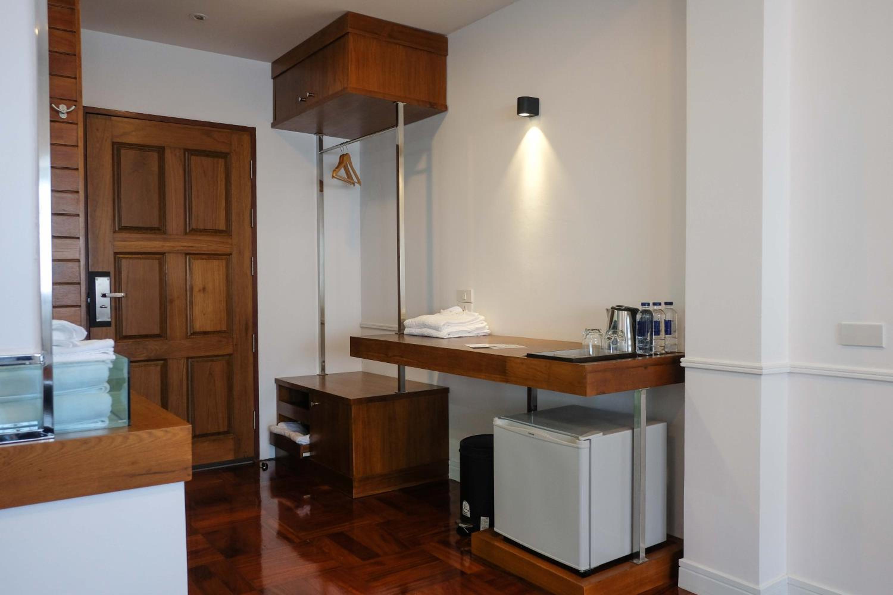 Deluxe Double or Twin Room - Photo 8