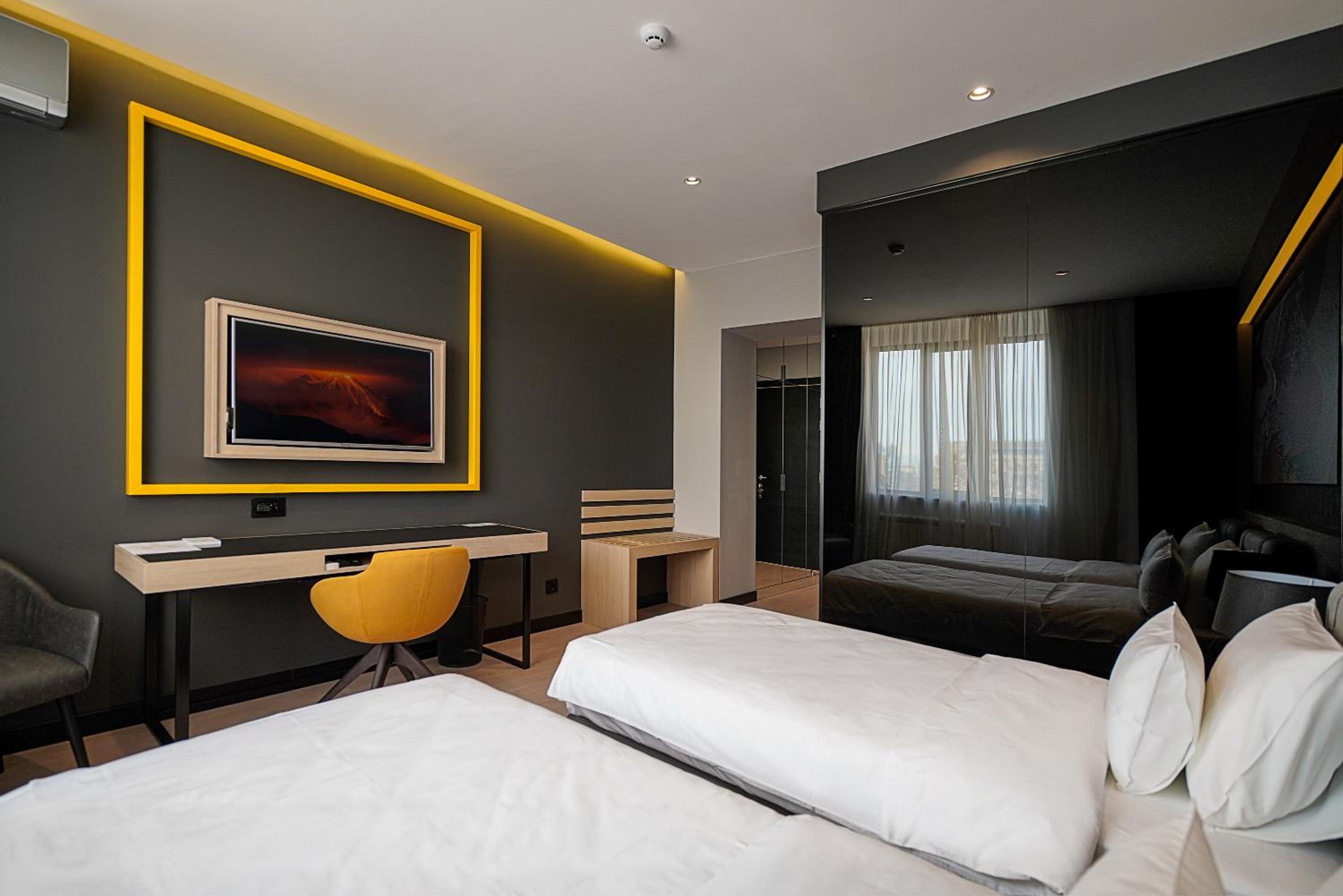 Large Double or Twin Room photo 3