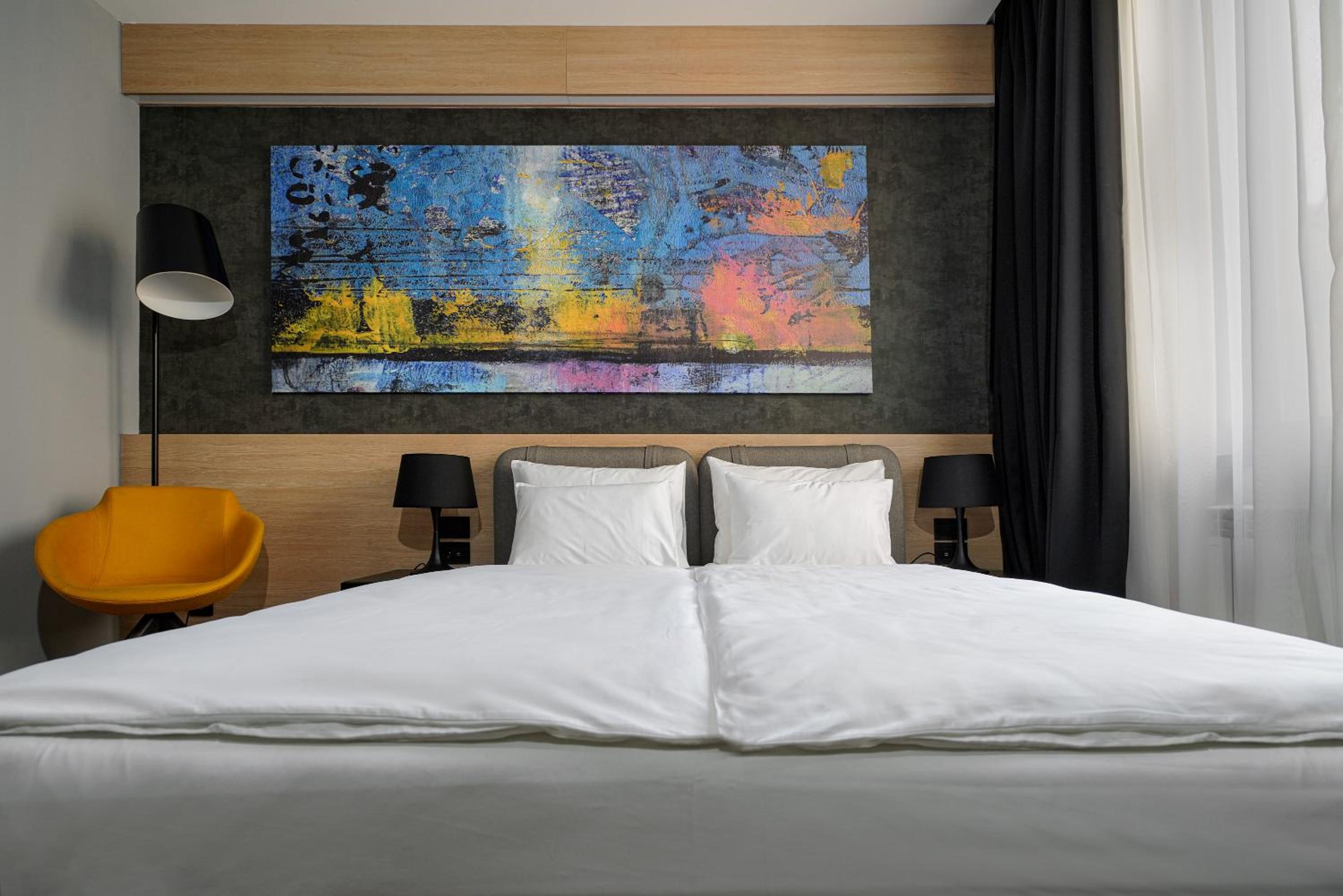 Deluxe Room - Photo 15