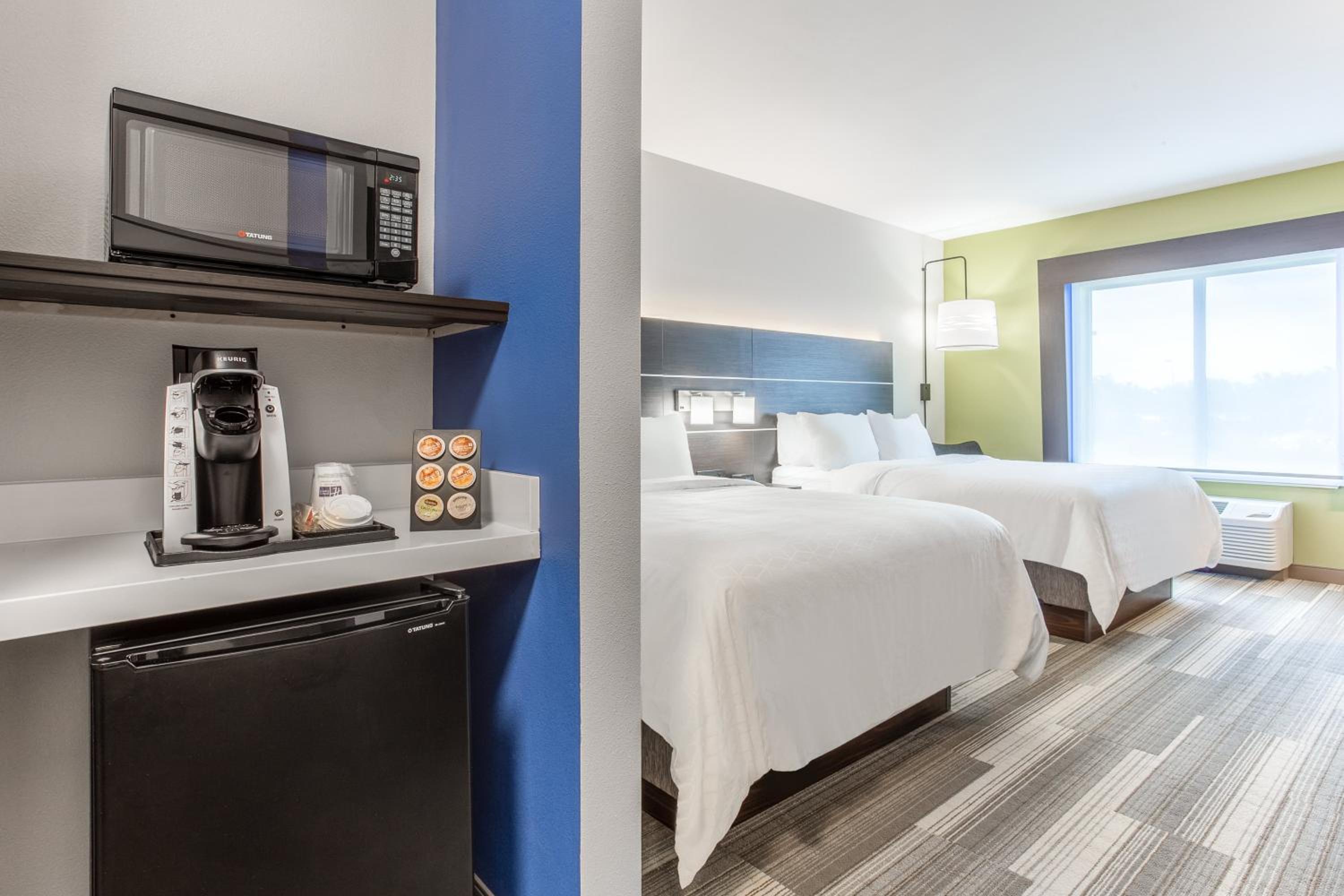 Standard Queen Room with Two Queen Beds - Photo 1