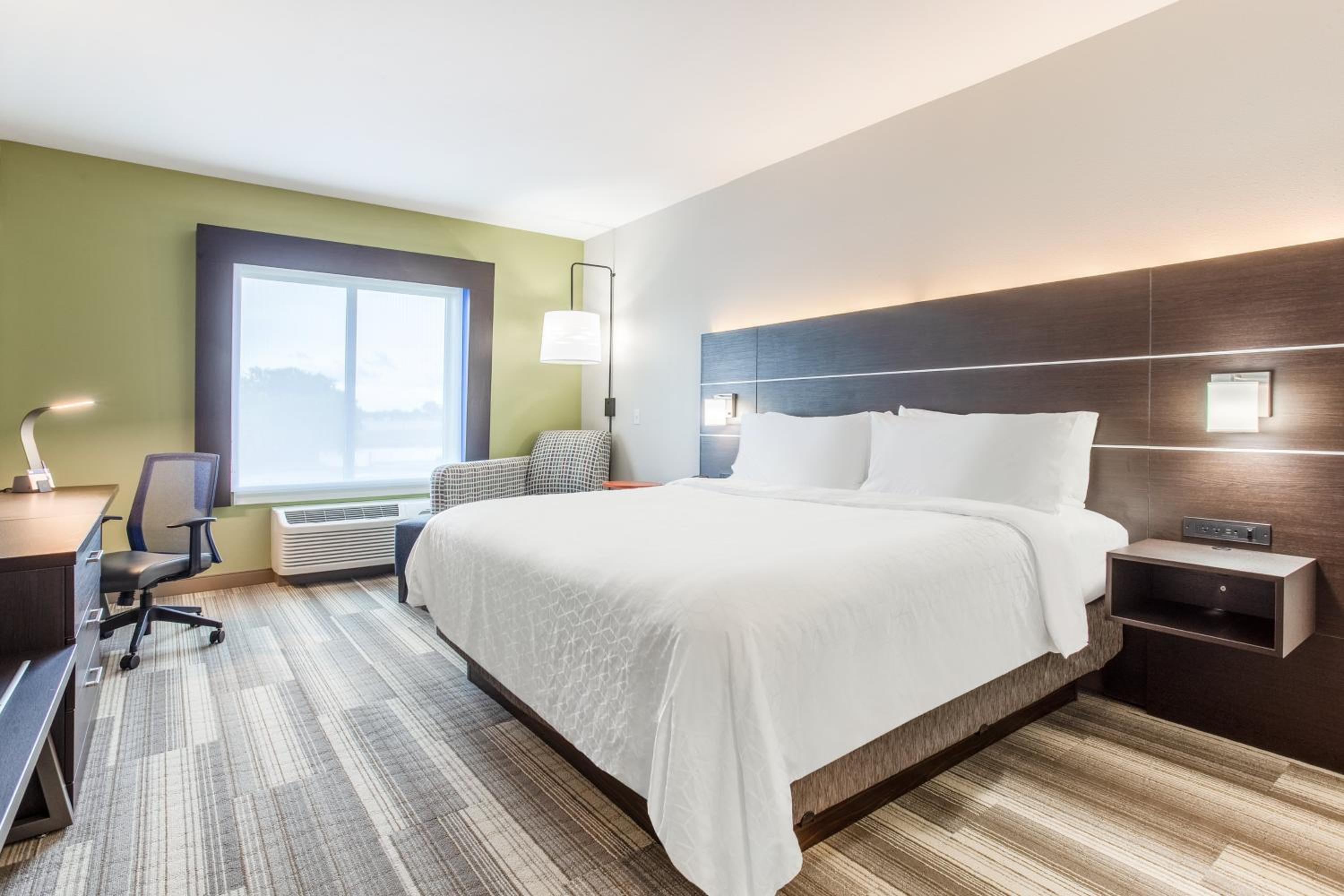 Standard King Room - Photo 4
