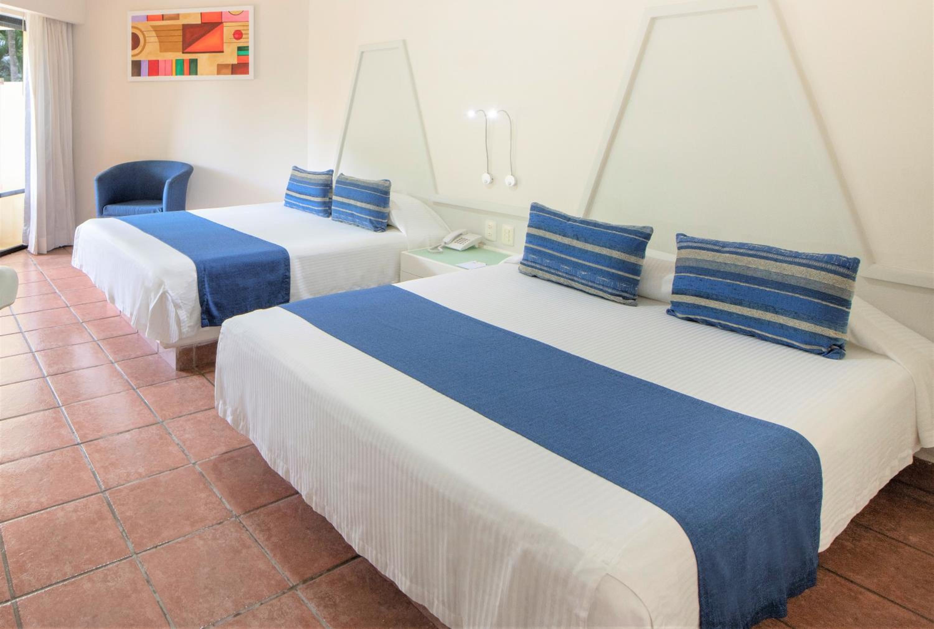 Superior Queen Room with Ocean View and Two Queen Beds, Non-Smoking photo 3