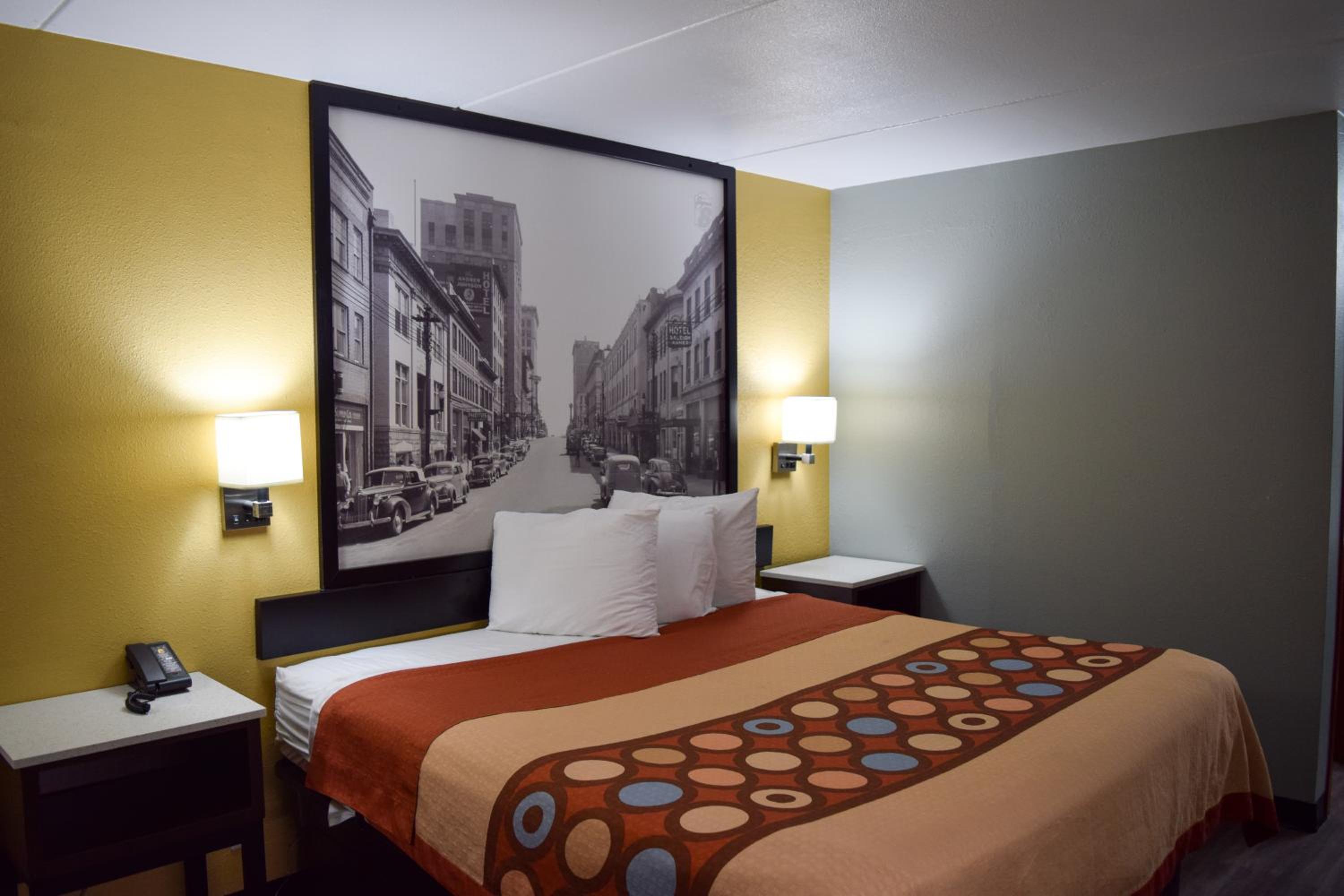 King Room - Non-Smoking - Photo 5