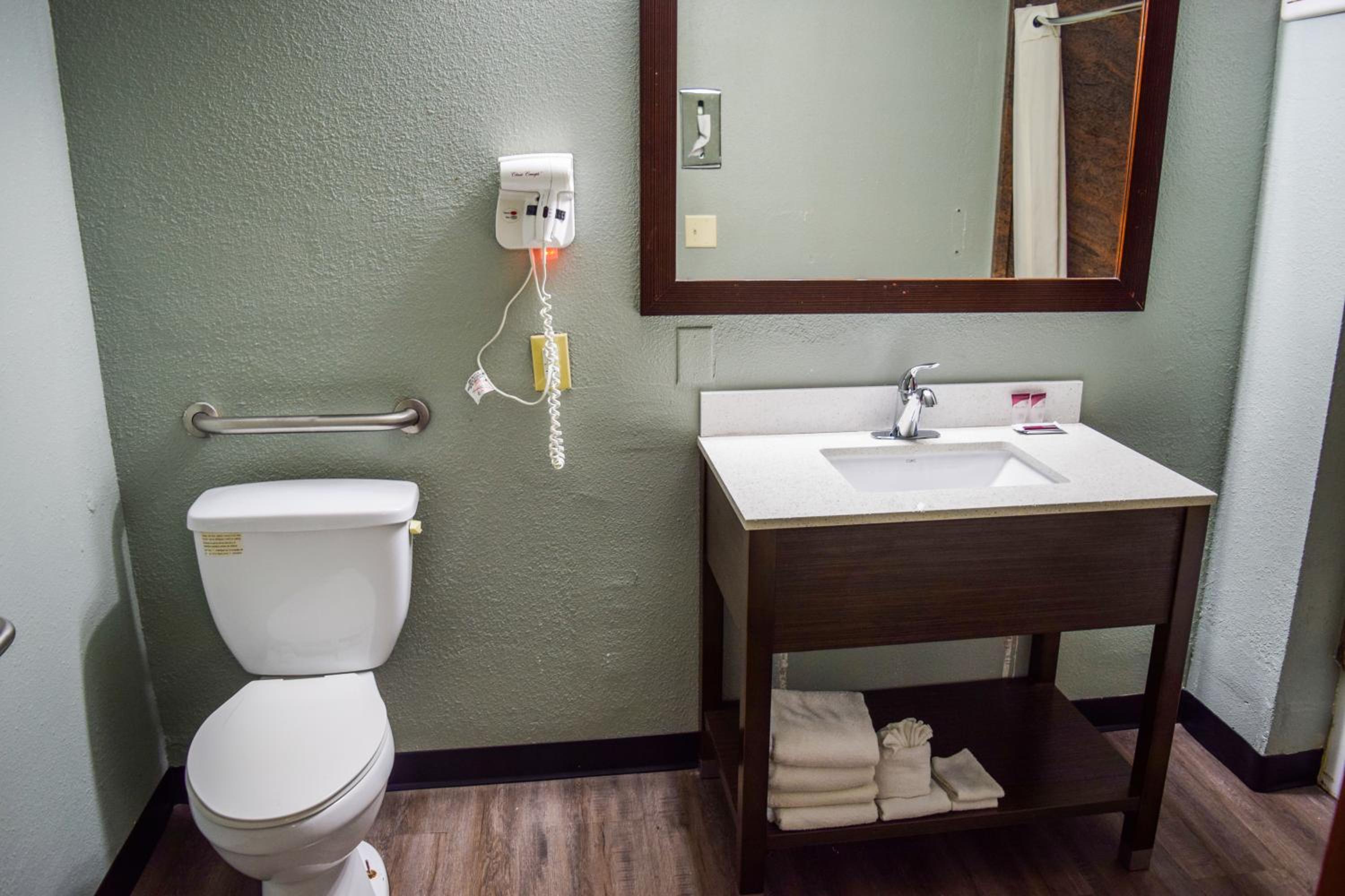 Double Room with Two Double Beds - Mobility Access/Non-Smoking - Photo 8