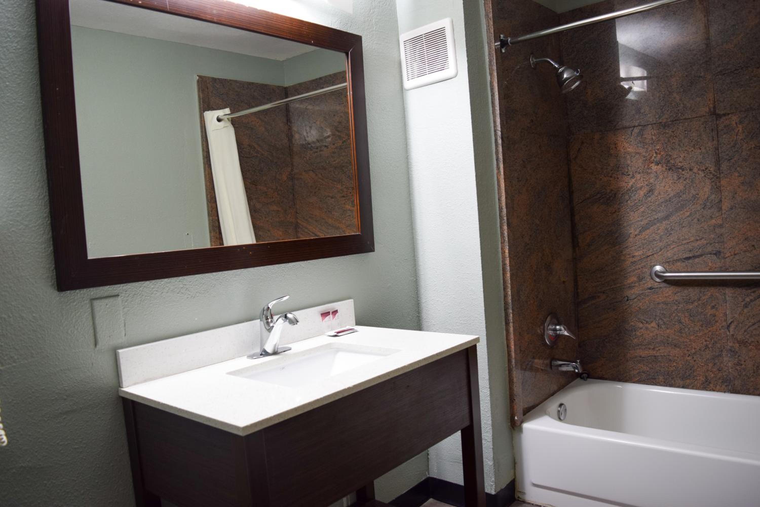 Double Room with Two Double Beds - Mobility Access/Non-Smoking - Photo 9