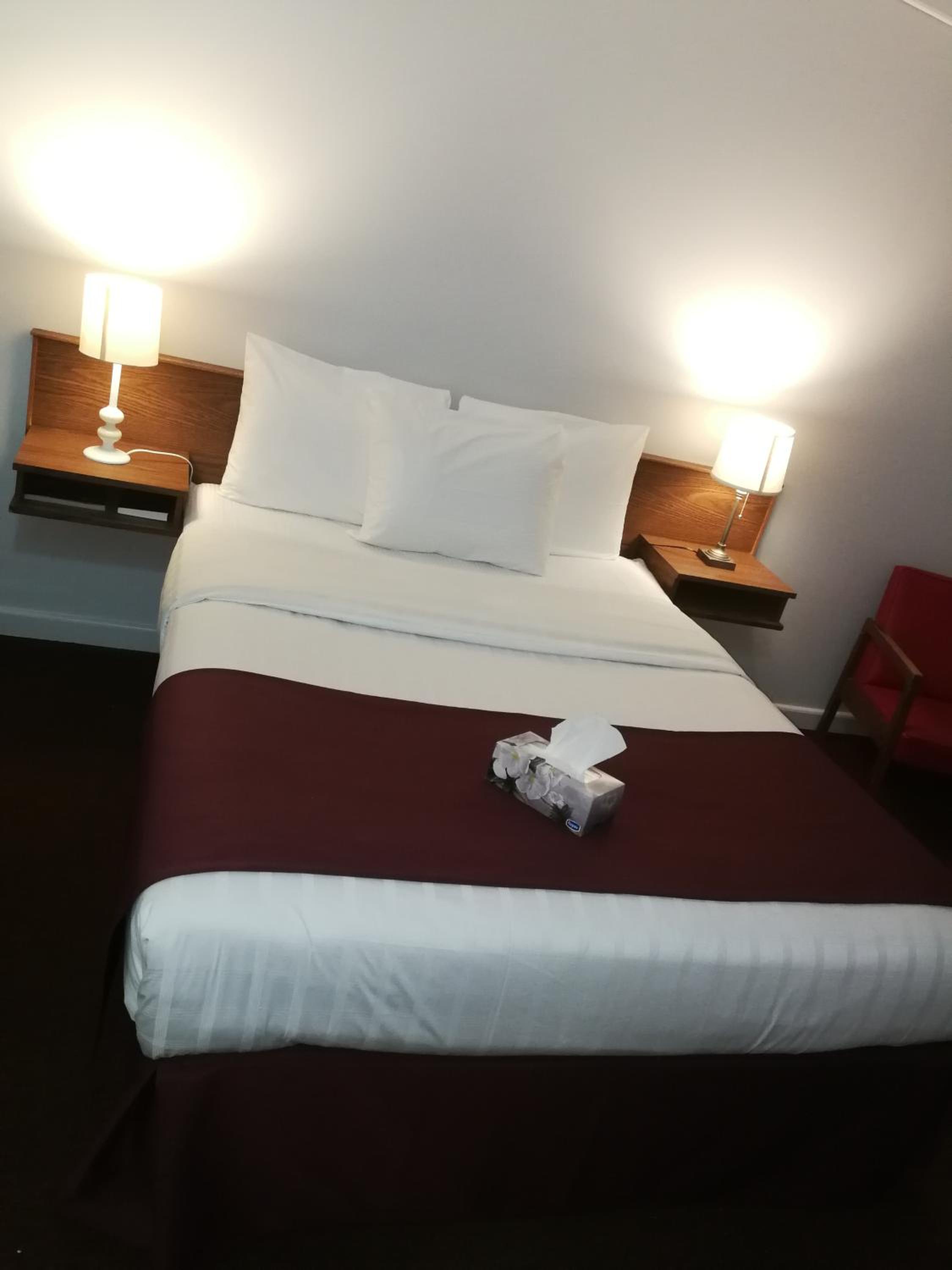 Queen Room photo 2