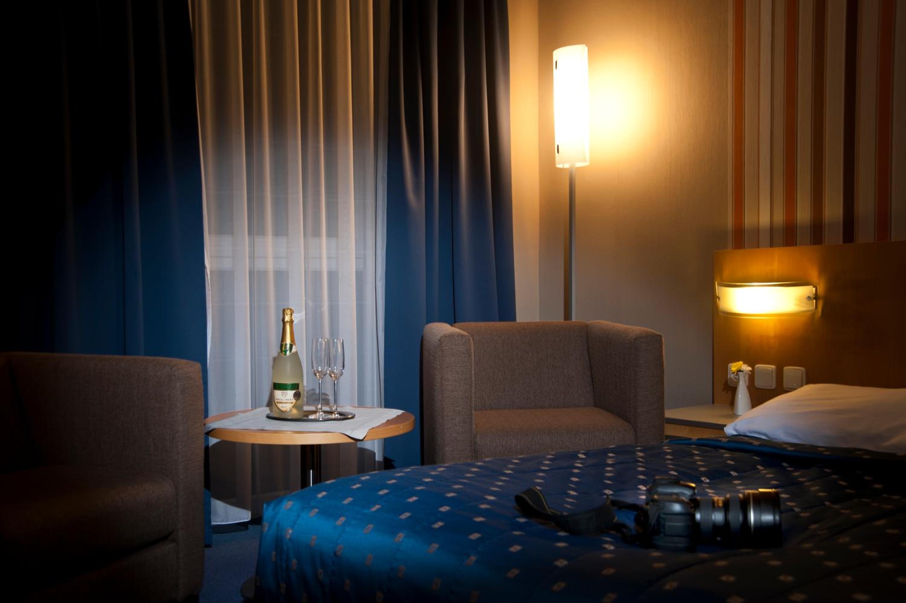 Standard Double Room - Photo 9