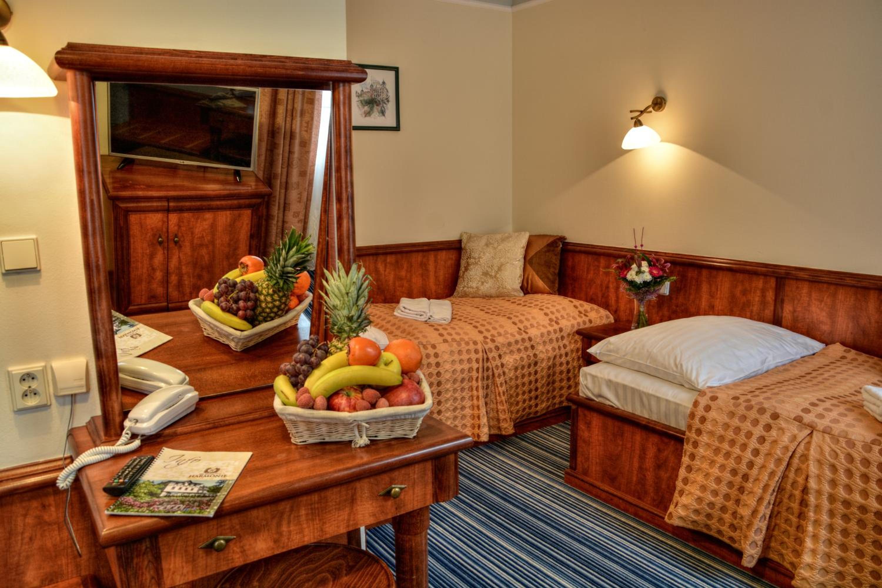Standard Twin Room - Photo 1