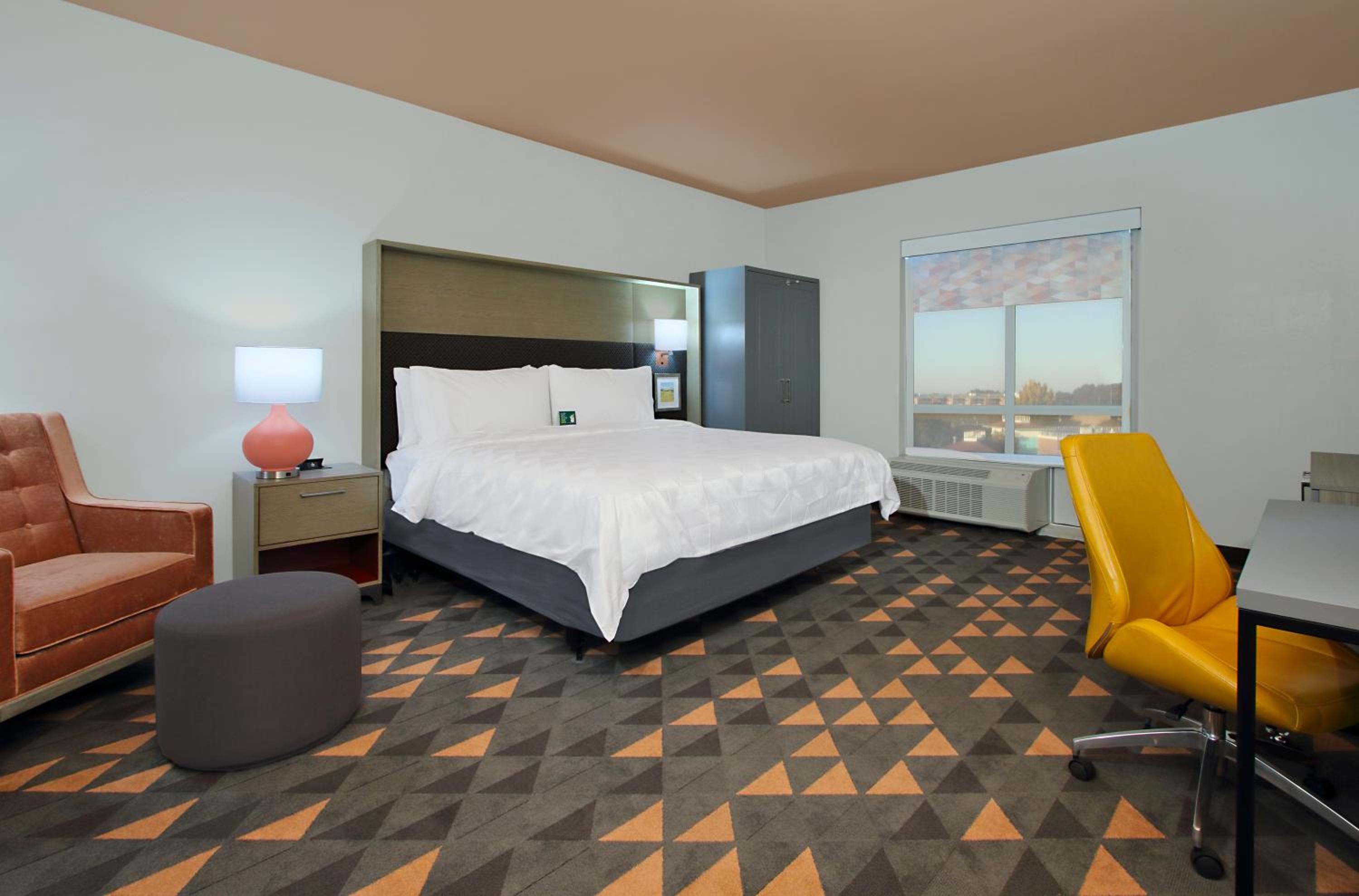 Standard King Room - Photo 5