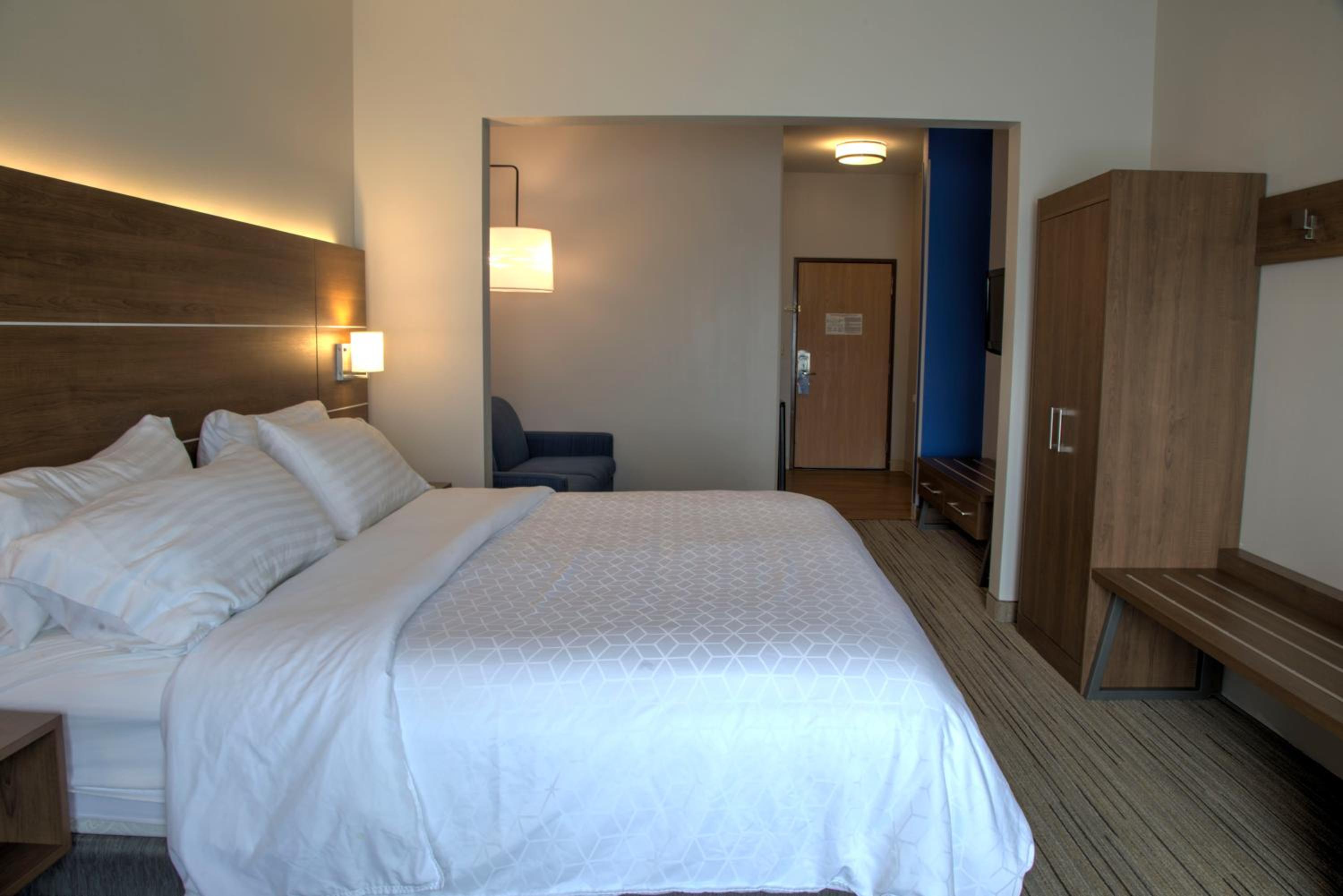 Standard King Room - Photo 2