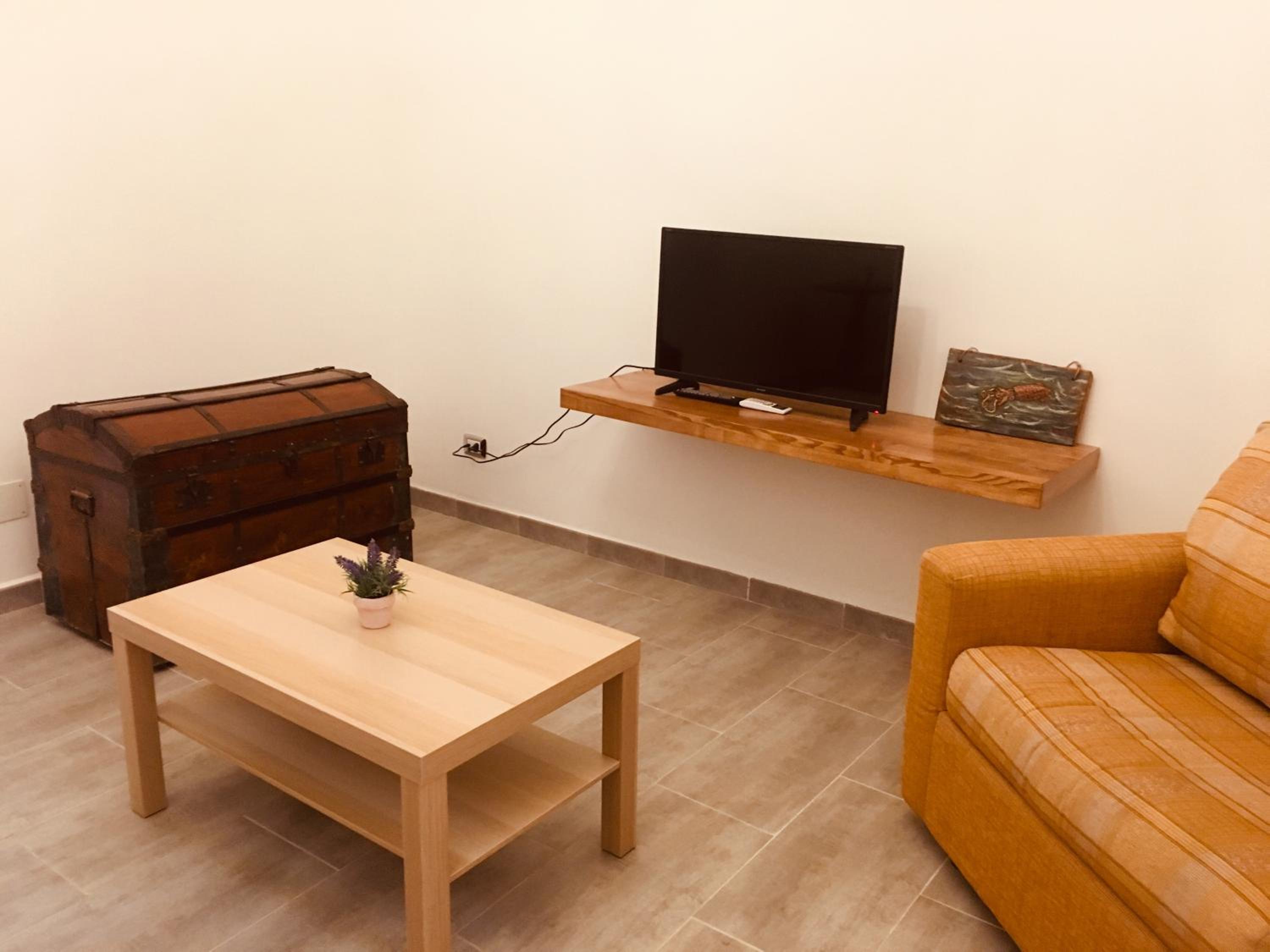 One-Bedroom Apartment - Photo 8