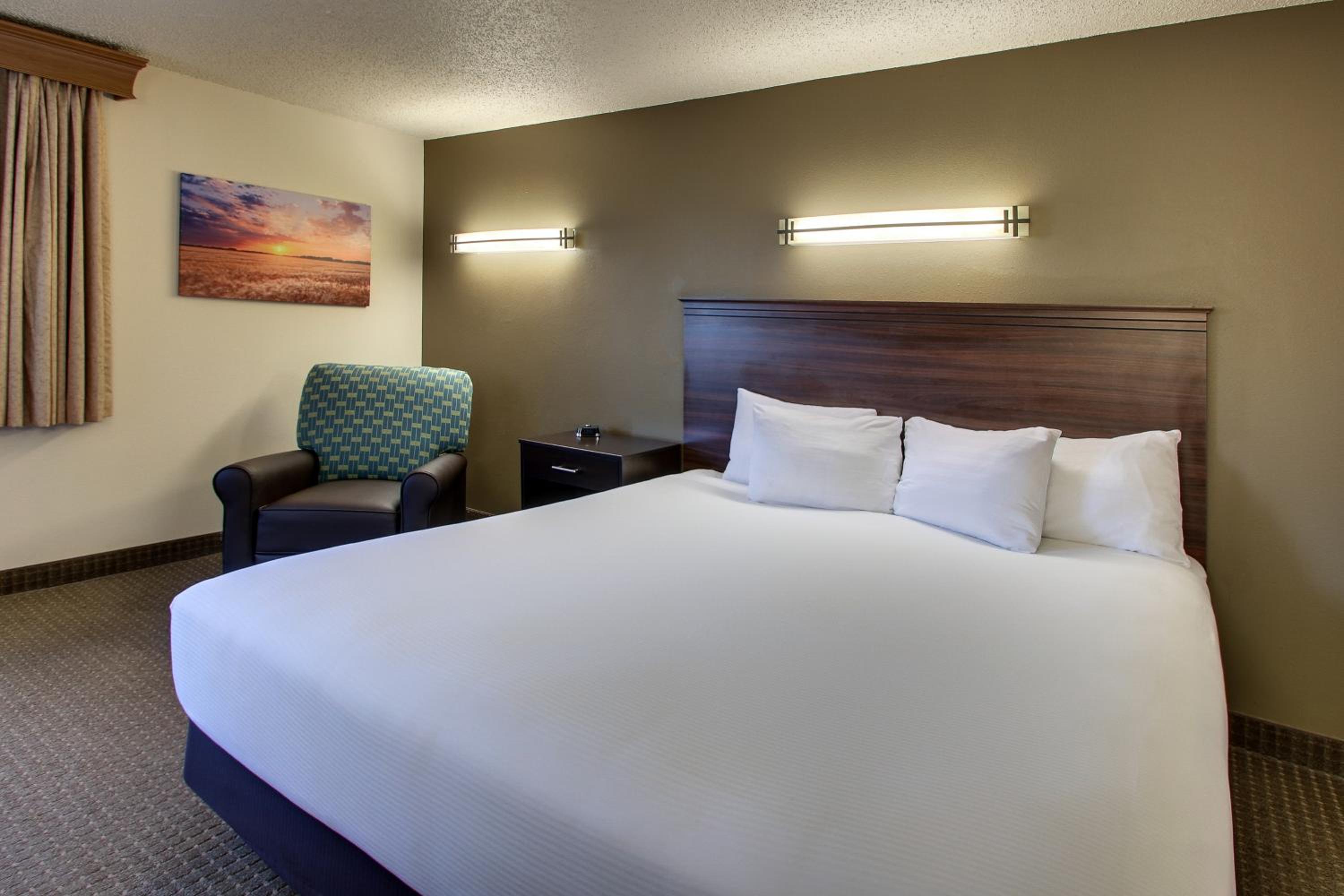 Deluxe King Room - Photo 5
