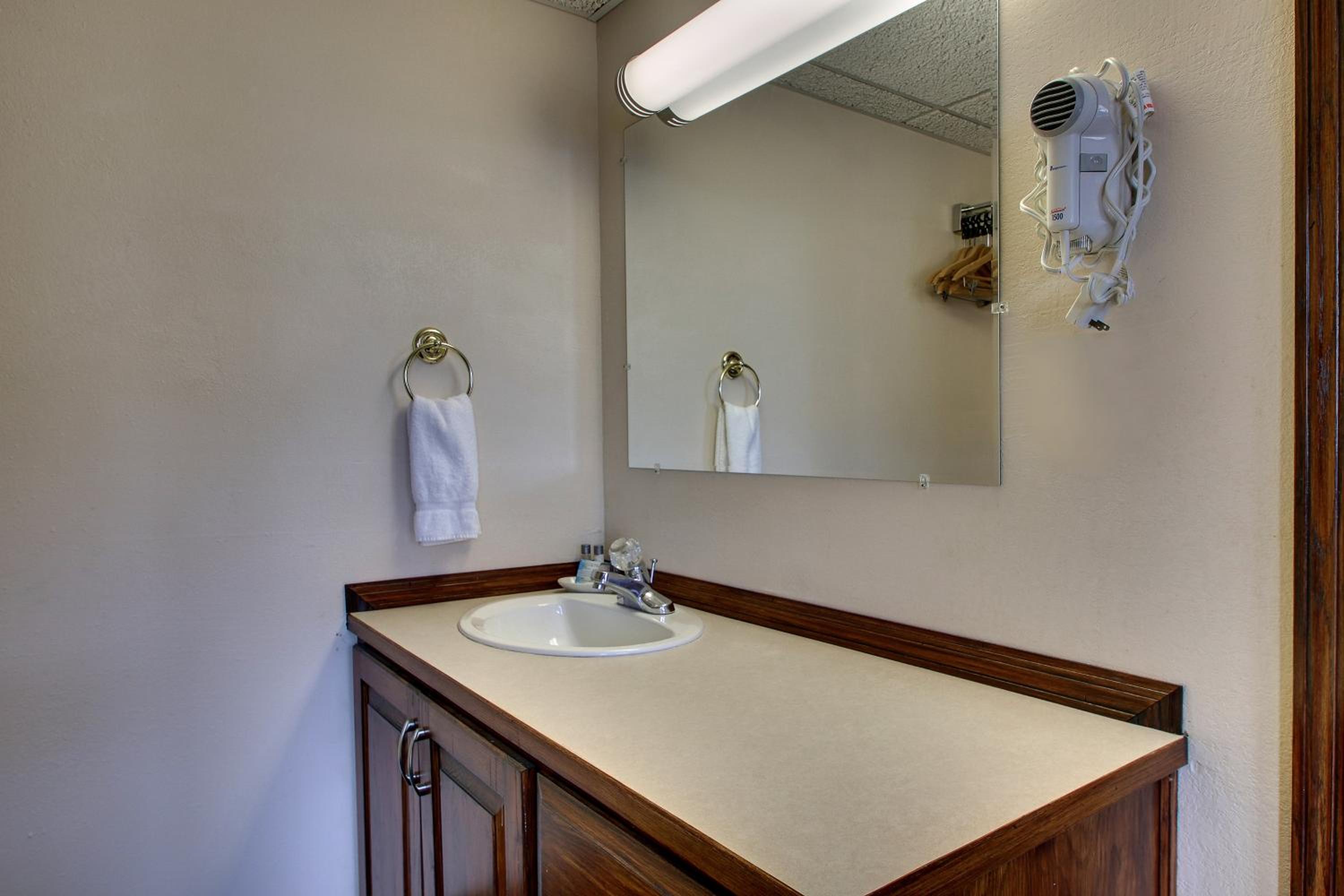 Executive King Suite - Photo 4
