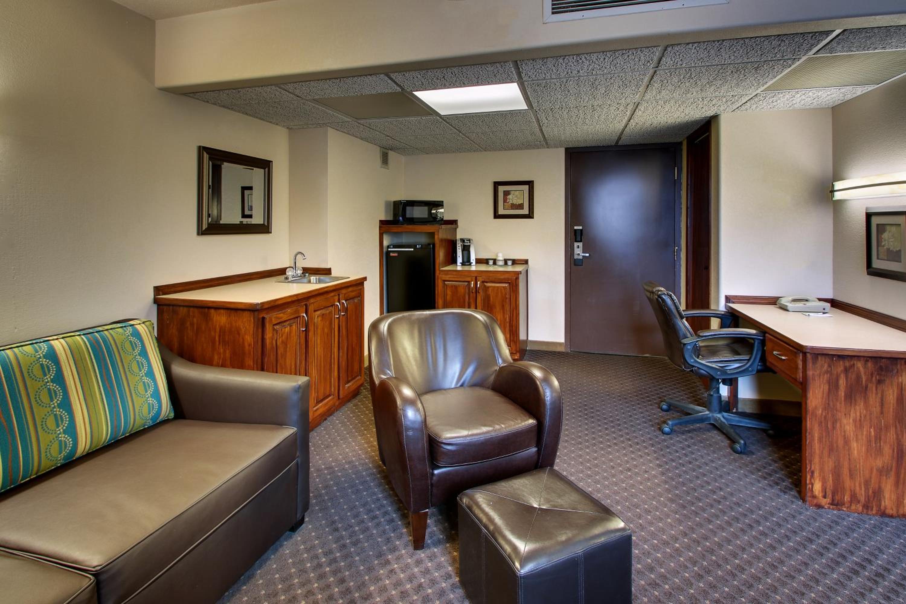 Executive King Suite - Photo 3